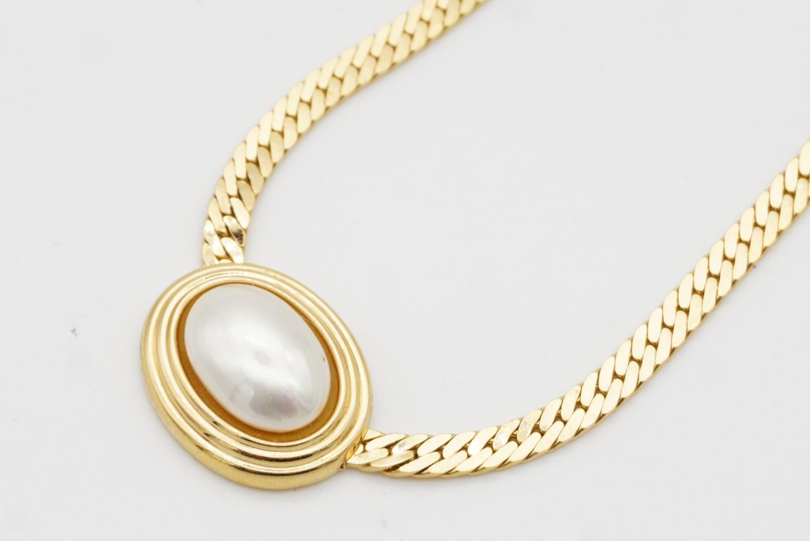 Christian Dior Vintage anni '80 Collana con ciondolo ovale di perle bianche Eleg in vendita 5