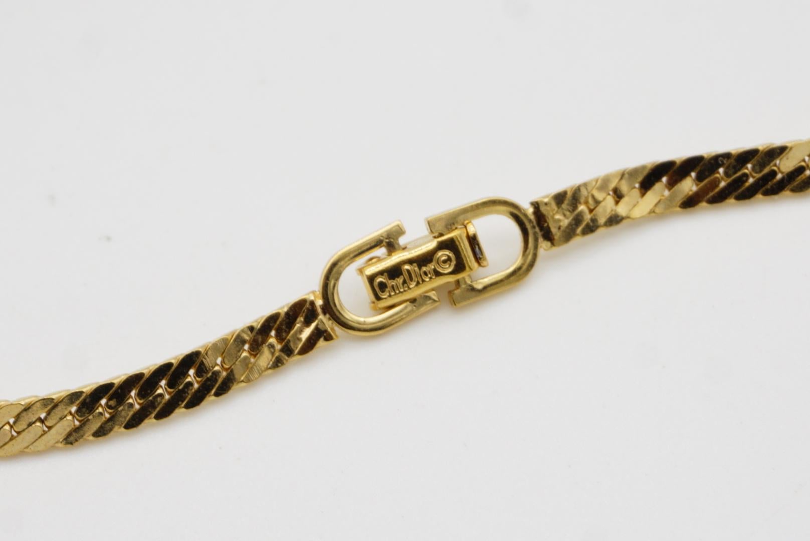 Christian Dior Vintage anni '80 Collana con ciondolo ovale di perle bianche Eleg in vendita 8