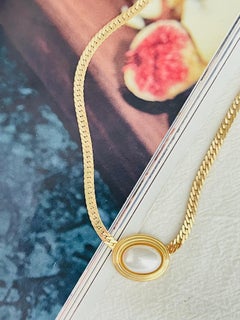Christian Dior Vintage 1980er Jahre Texturierte ovale weiße Perlen-Anhänger-Halskette Elegante Halskette