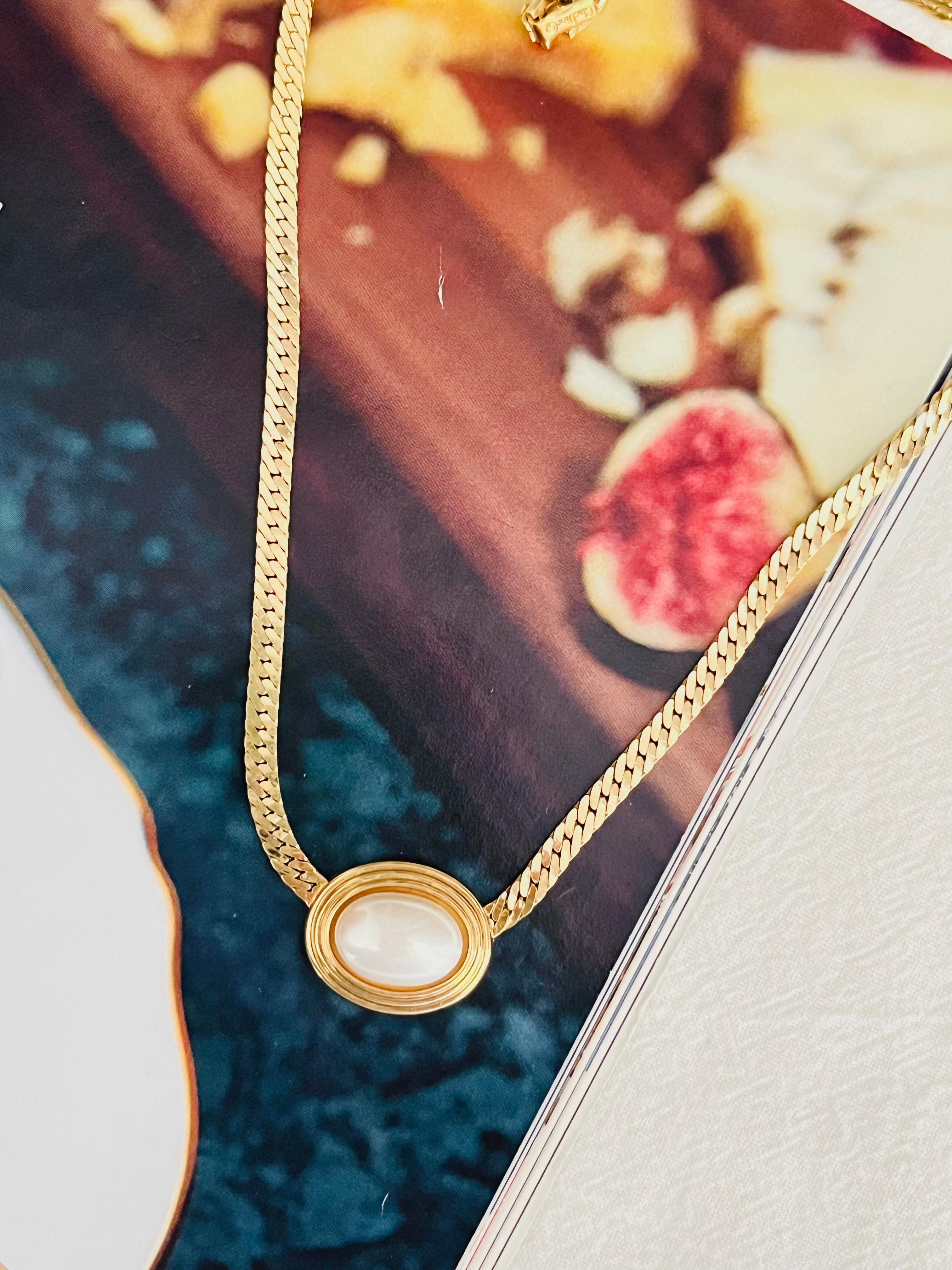 Christian Dior Vintage anni '80 Collana con ciondolo ovale di perle bianche Eleg In condizioni buone in vendita a Wokingham, England