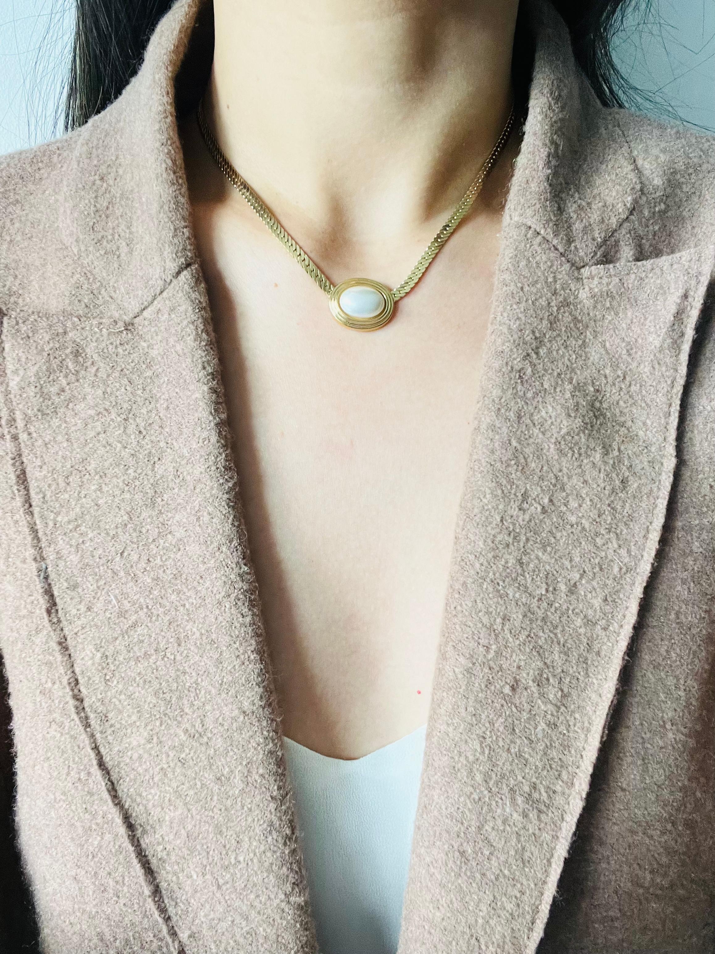 Christian Dior Vintage Años 80 Collar Elegante Colgante Ovalado de Perlas Blancas en venta 3
