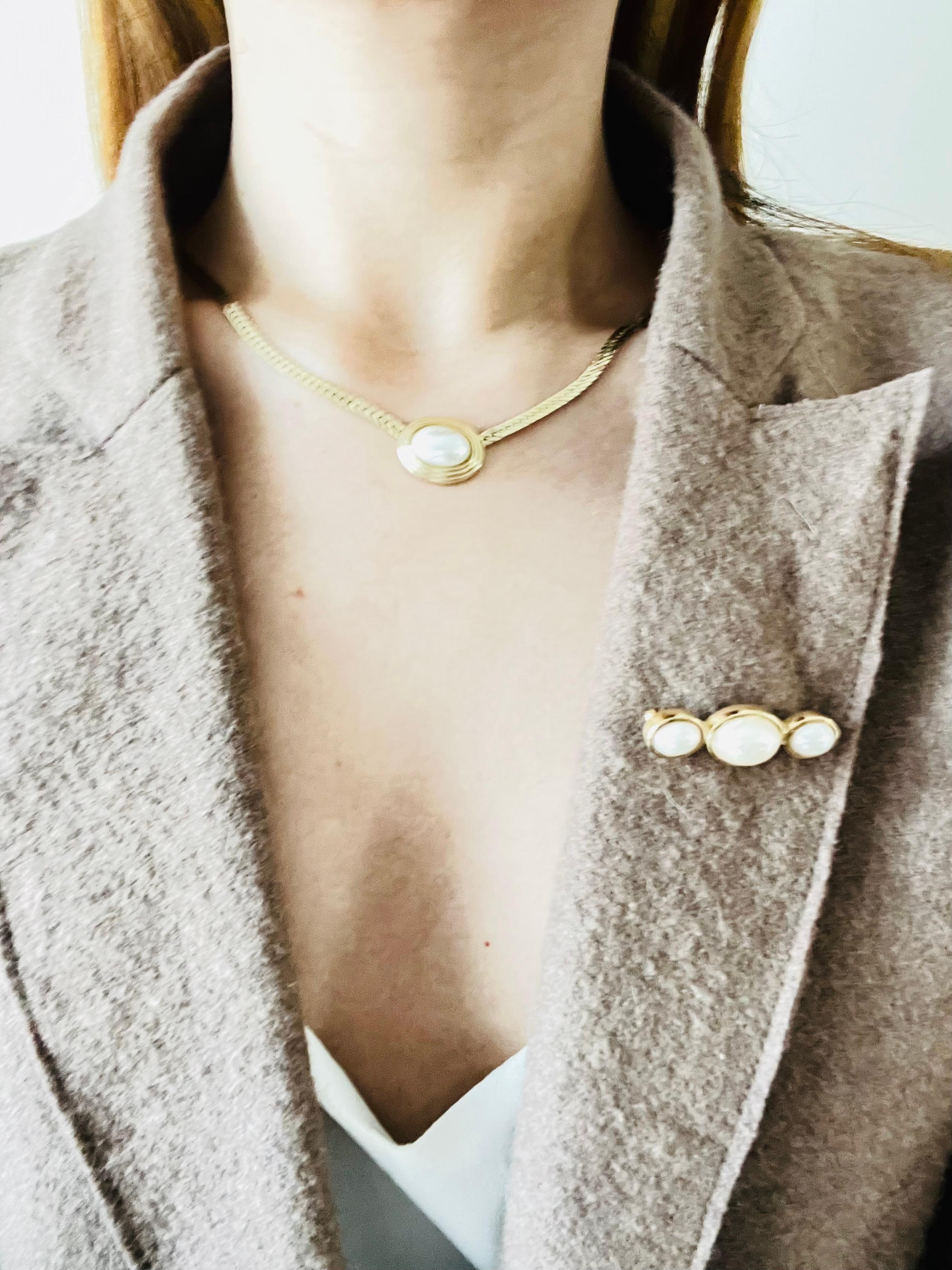Christian Dior Vintage 1980s Three Trio White Oval Pearls Long Bar Gold Brooch 2