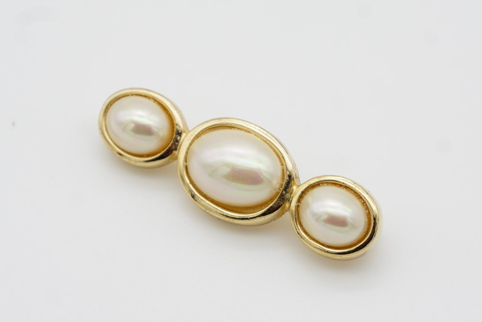 Christian Dior Vintage 1980s Three Trio White Oval Pearls Long Bar Gold Brooch  For Sale 3