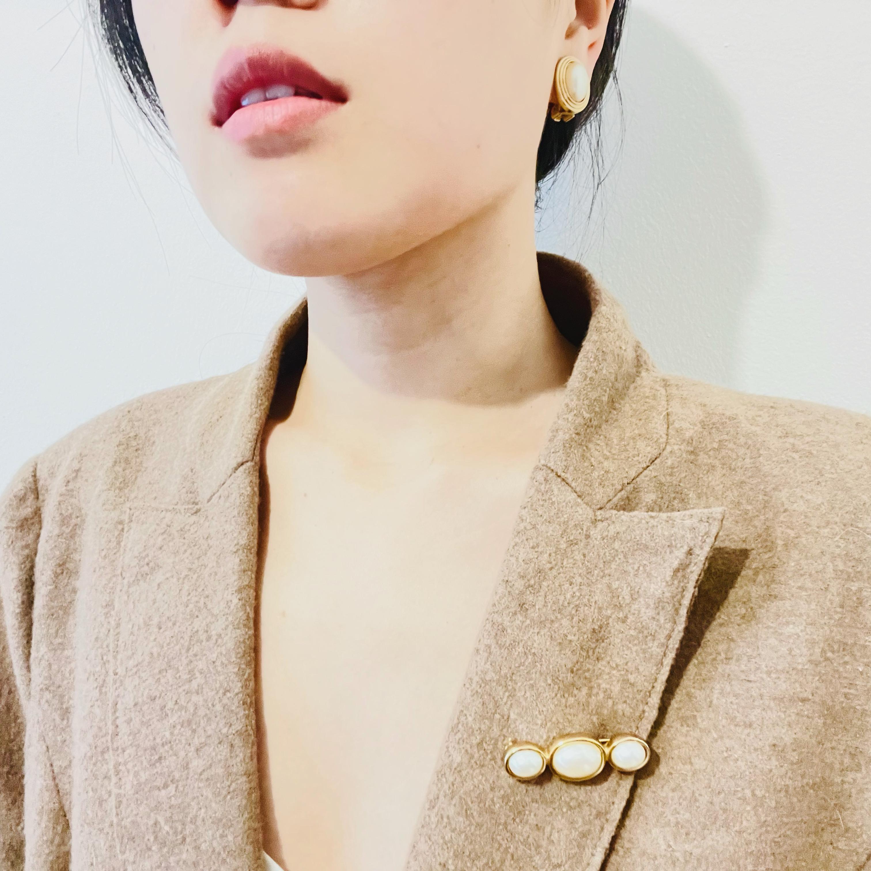 Christian Dior Vintage 1980s Three Trio White Oval Pearls Long Bar Gold Brooch 3