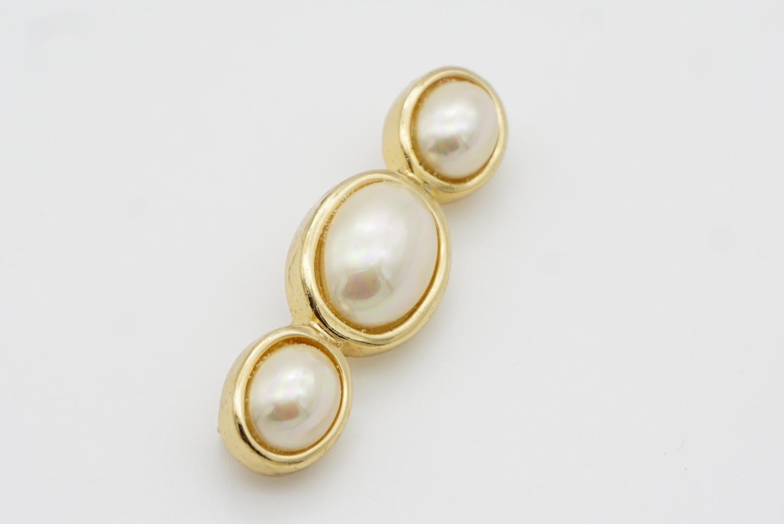 Christian Dior Vintage 1980s Three Trio White Oval Pearls Long Bar Gold Brooch  For Sale 4