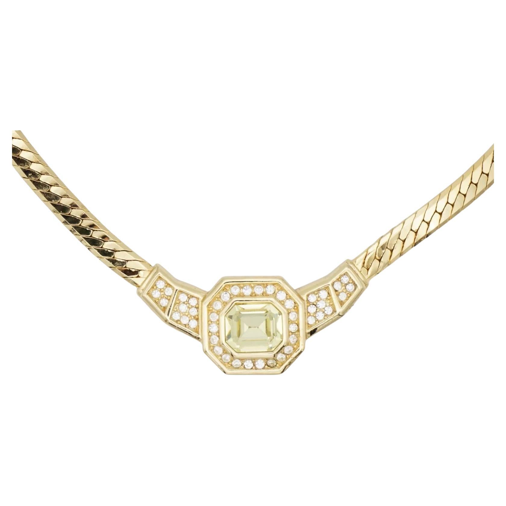 Christian Dior Vintage 1980s Topaz Light Green Yellow Octagon Crystals Pendant Chunky Necklace, Gold Tone

Very excellent condition. Very new. 100% Genuine.

Marked 'Chr.Dior (C) '. Very rare to find. It is around 50 years old. This is a very