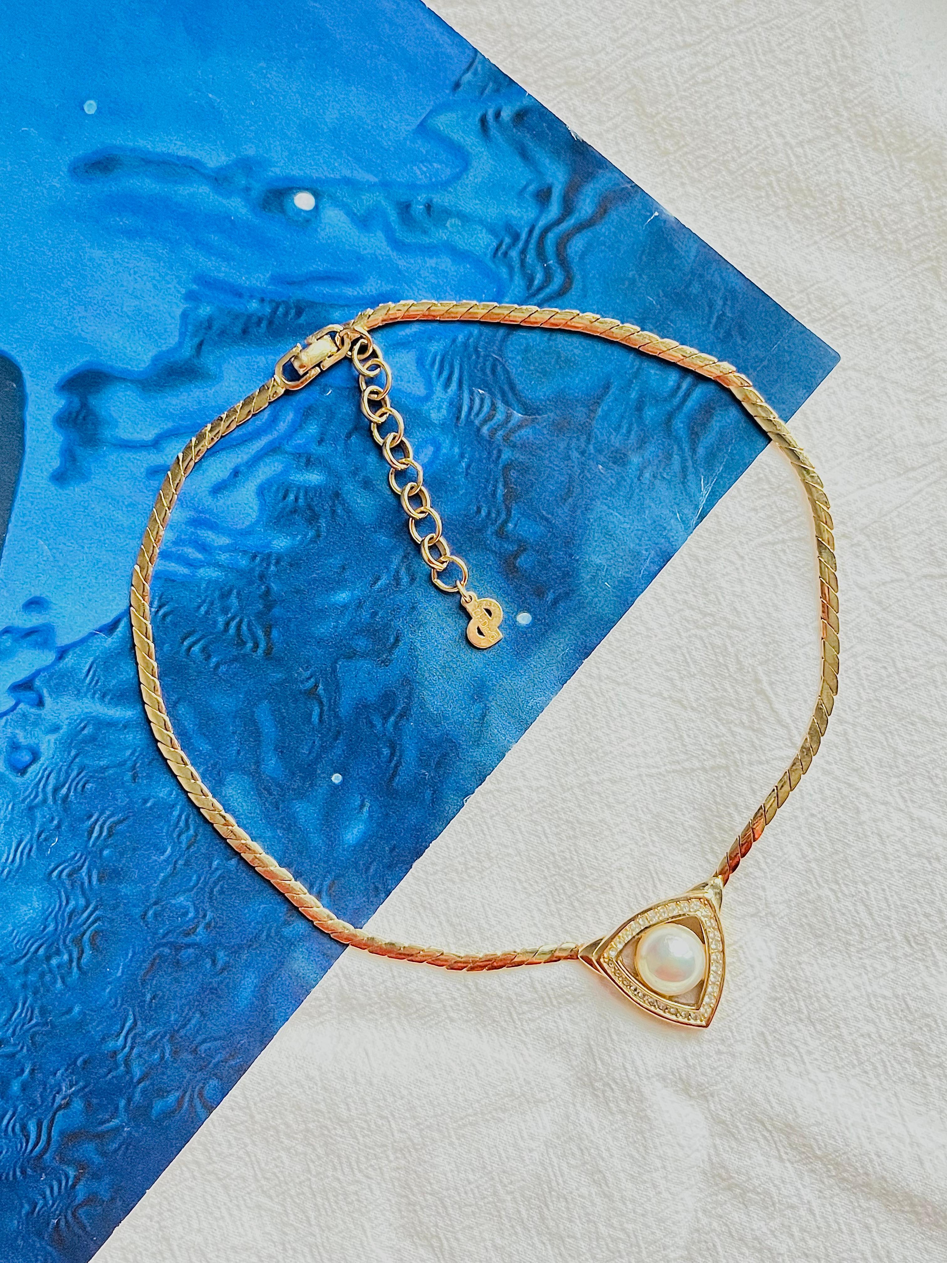 Christian Dior, collier vintage des années 1980, triangle ajouré, perles blanches et cristaux Bon état - En vente à Wokingham, England