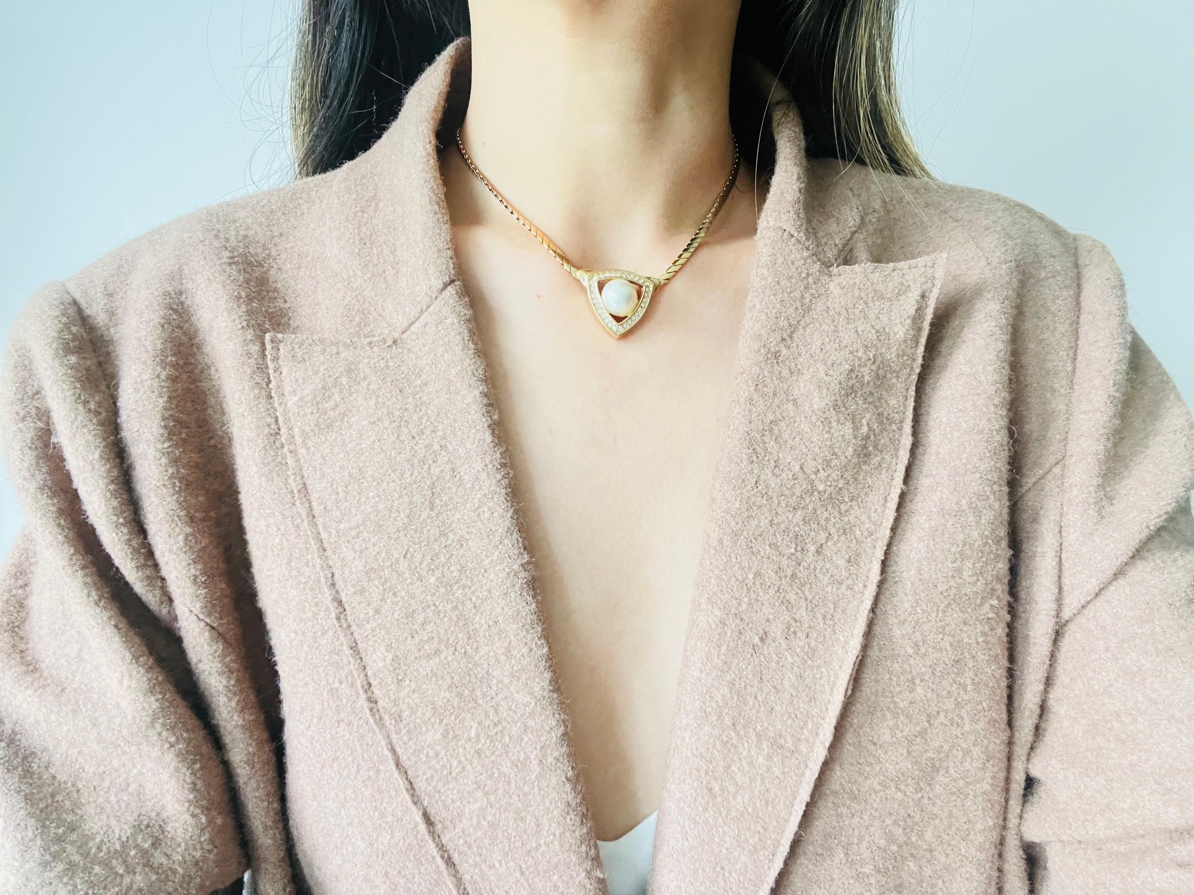 Christian Dior, collier vintage des années 1980, triangle ajouré, perles blanches et cristaux en vente 1