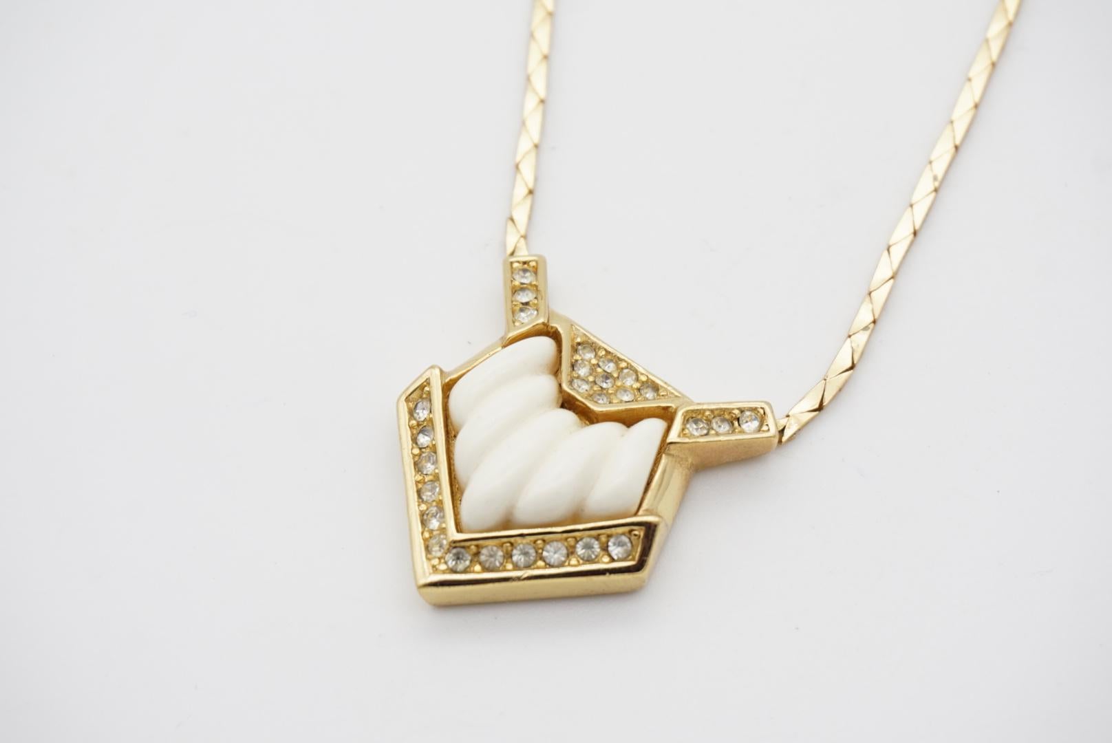 Christian Dior Vintage 1980s Triangle White Cream Crystal Gold Pendant Necklace For Sale 2