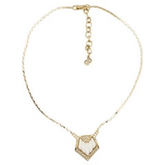 Christian Dior Collier pendentif vintage triangulaire en or et cristal blanc crème, années 1980