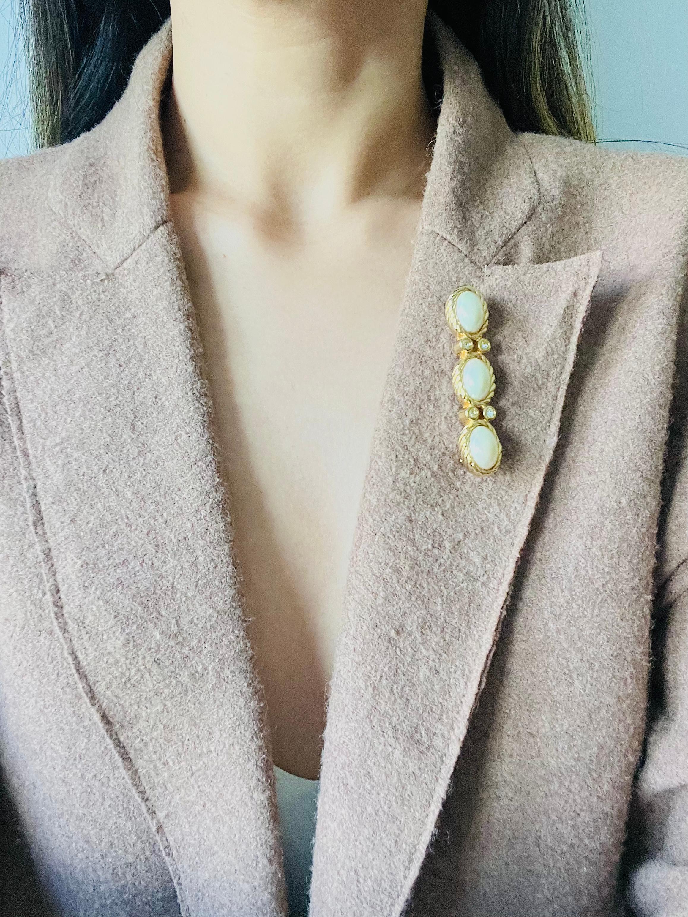 Christian Dior Vintage anni '80 Trio ovale di perle bianche e cristalli Spilla a barra lunga in vendita 1