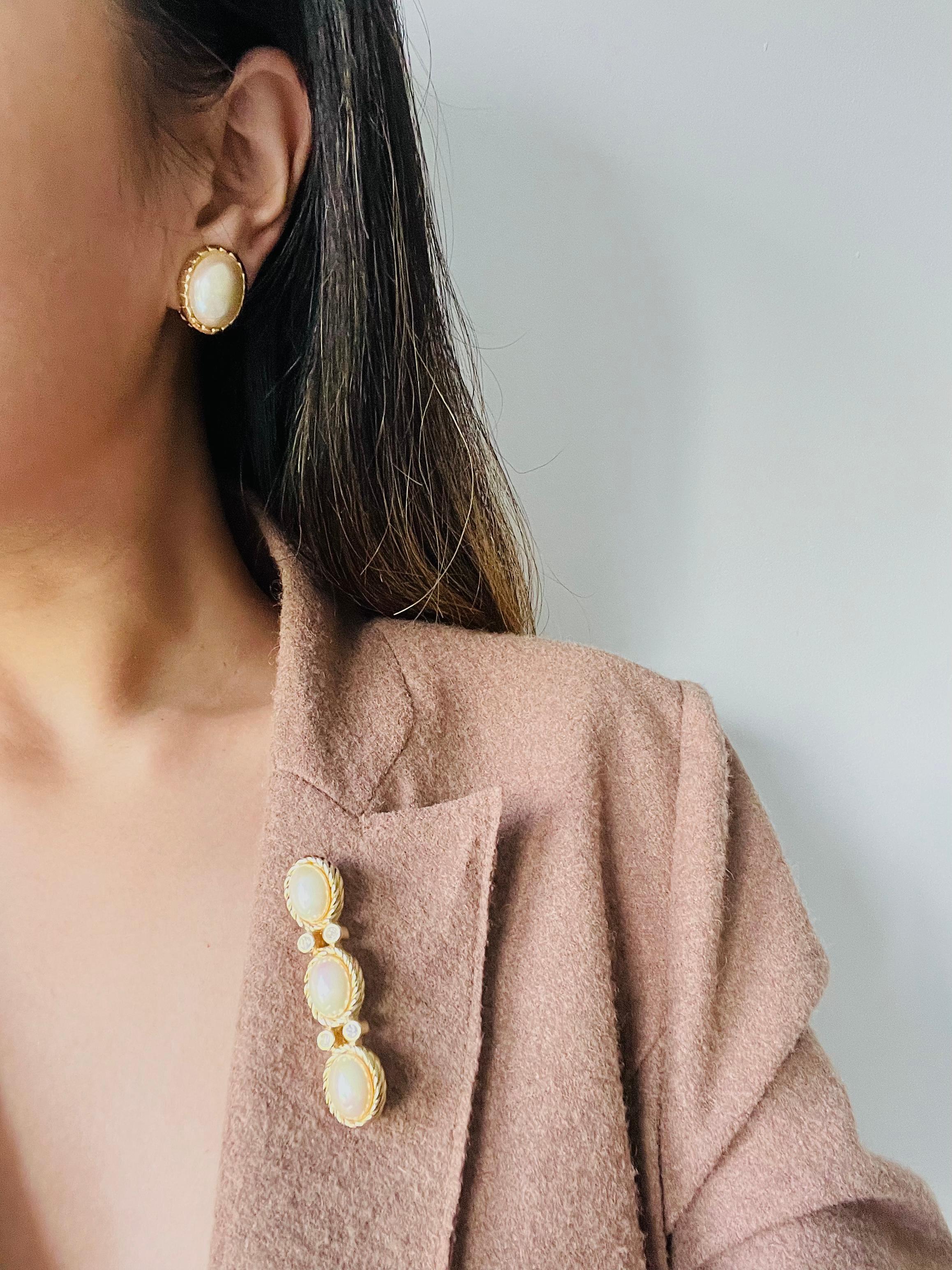 Christian Dior Vintage anni '80 Trio ovale di perle bianche e cristalli Spilla a barra lunga in vendita 3