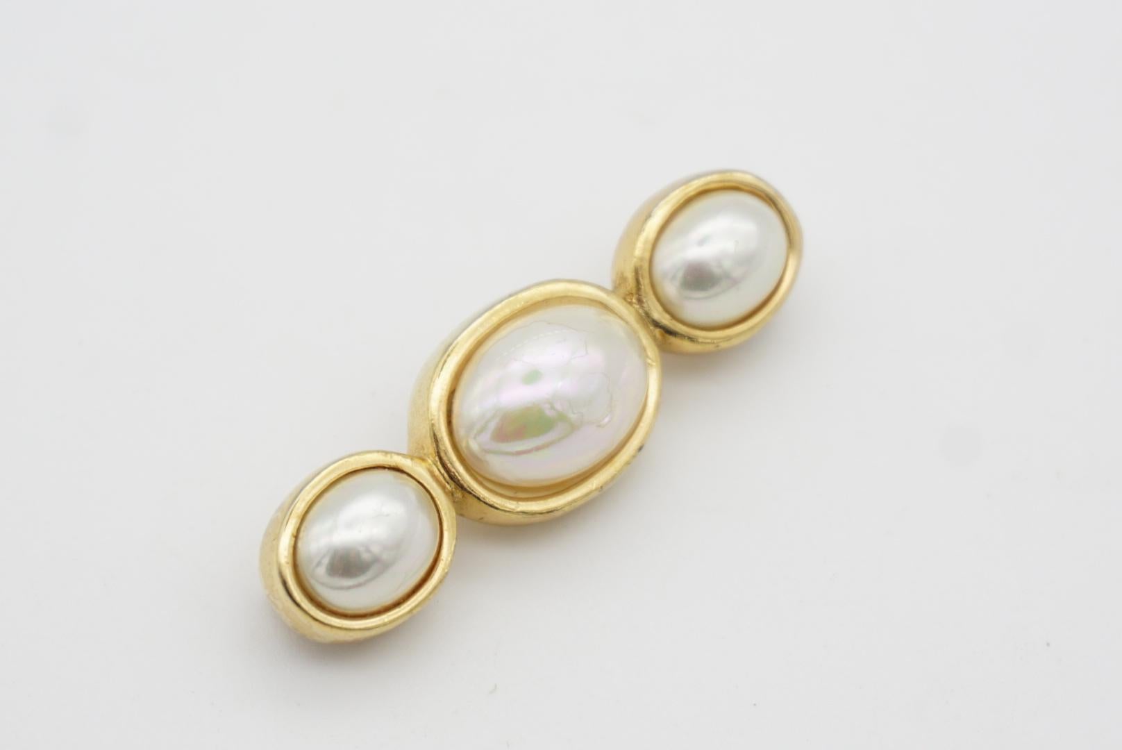 Christian Dior Vintage 1980s Trio White Oval Pearl Long Bar Elegant Gold Brooch  For Sale 5