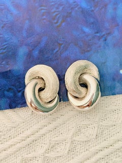 Christian Dior Vintage 1980s Unisex Glow Matte Interlocked Knot Chunky Orecchini