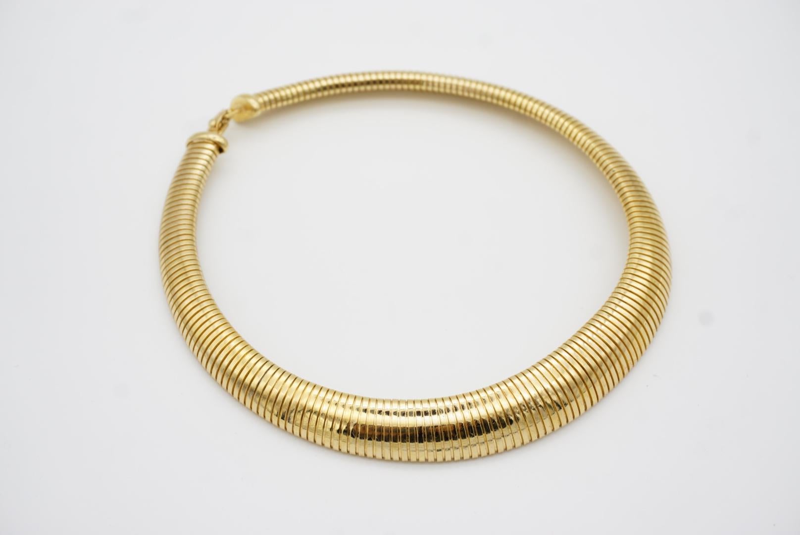 Christian Dior Vintage 1980s Unisex Ribbed Omega Snake Choker Collar Necklace For Sale 6