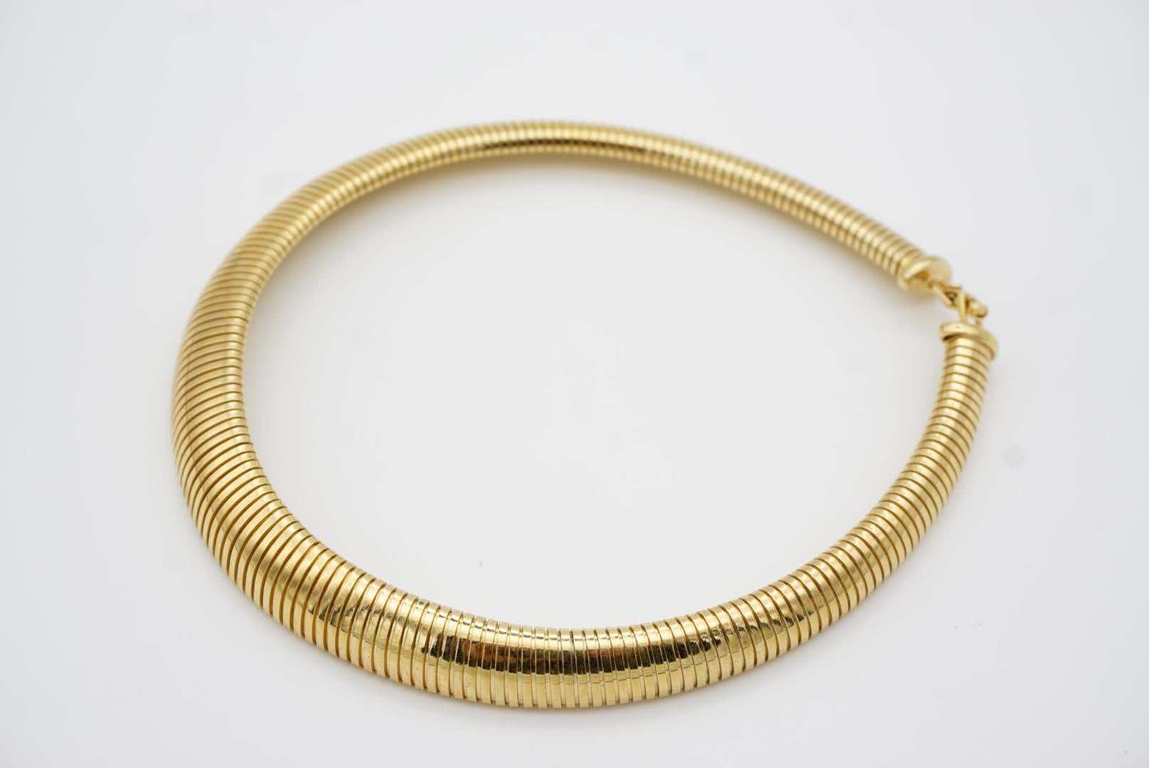 Christian Dior Vintage 1980s Unisex Ribbed Omega Snake Choker Collar Necklace For Sale 7