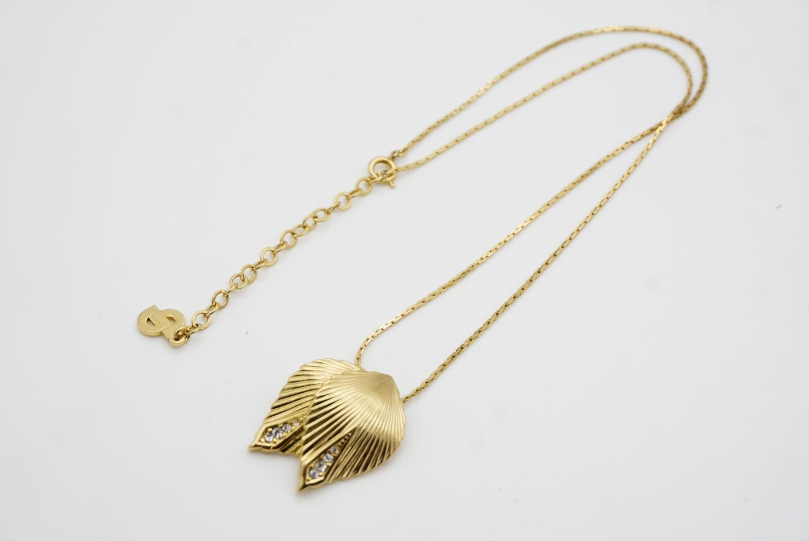 Christian Dior Vintage 1980s Vivid Double Curled Leaf Crystals Pendant Necklace For Sale 9