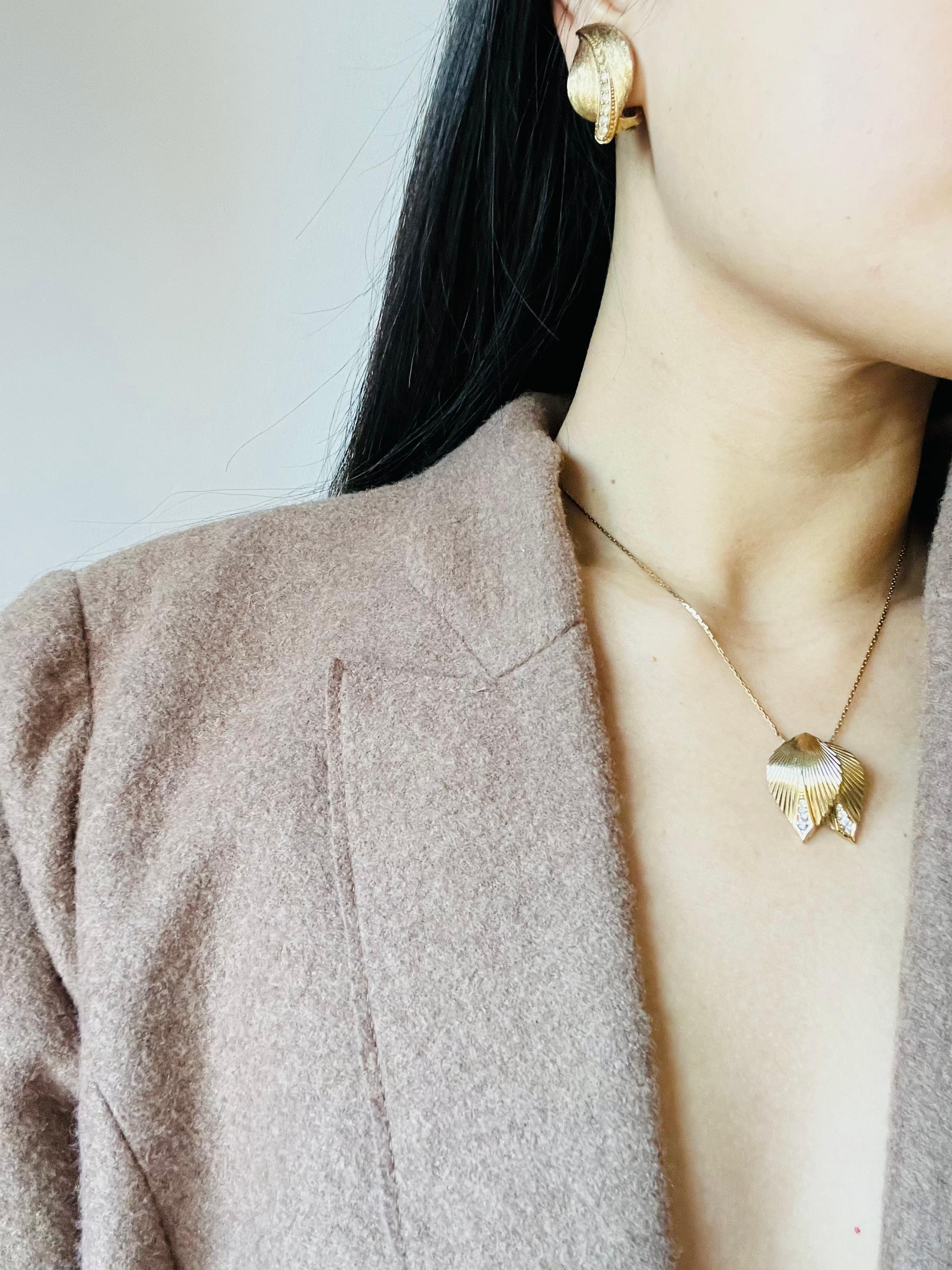 Christian Dior Vintage 1980s Vivid Double Curled Leaf Crystals Pendant Necklace For Sale 1