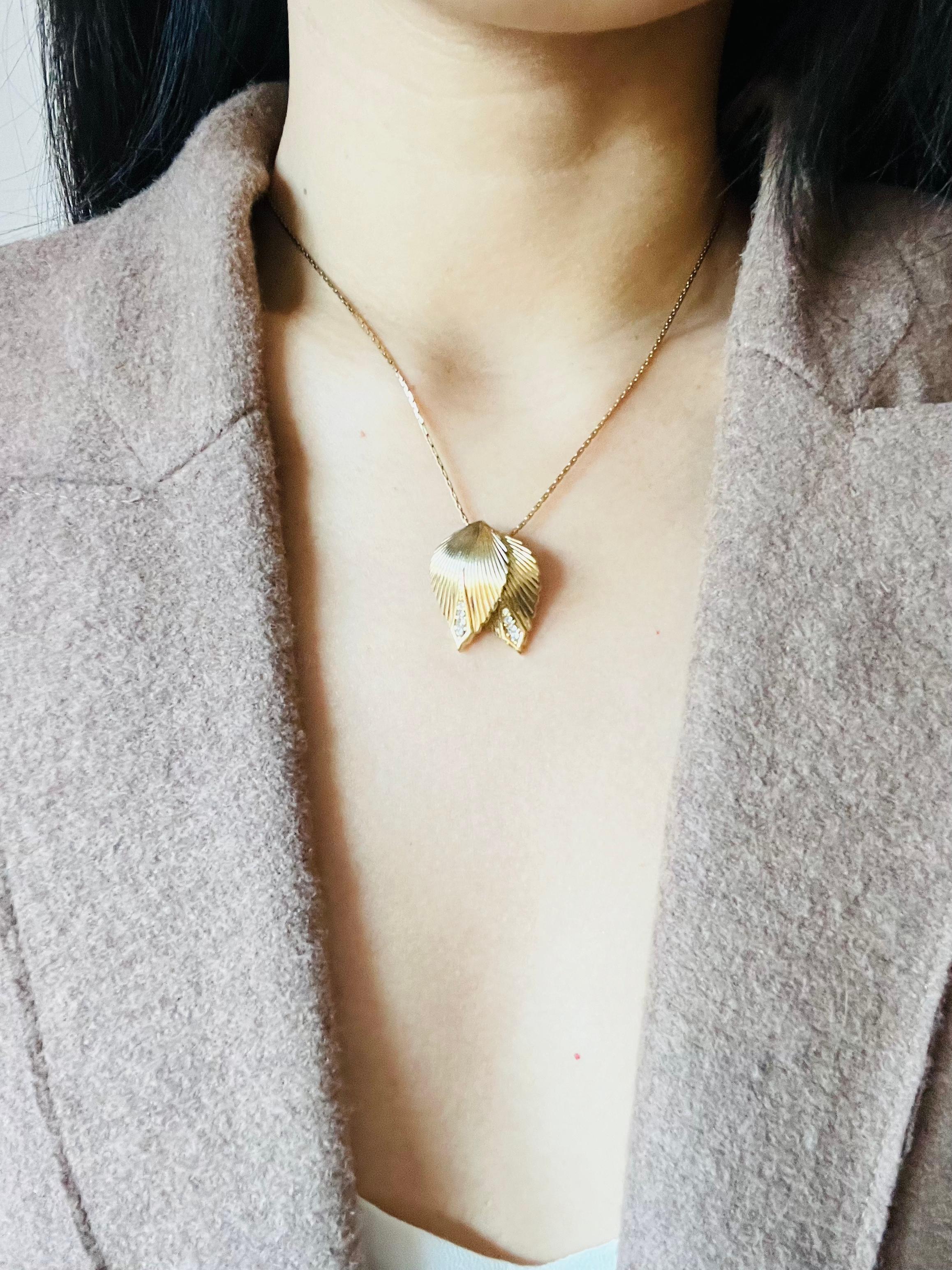 Christian Dior Vintage 1980s Vivid Double Curled Leaf Crystals Pendant Necklace For Sale 3