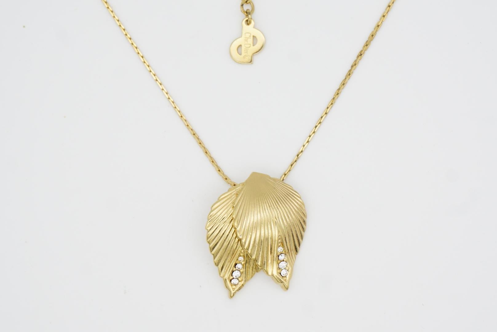 Christian Dior Vintage 1980s Vivid Double Curled Leaf Crystals Pendant Necklace For Sale 4