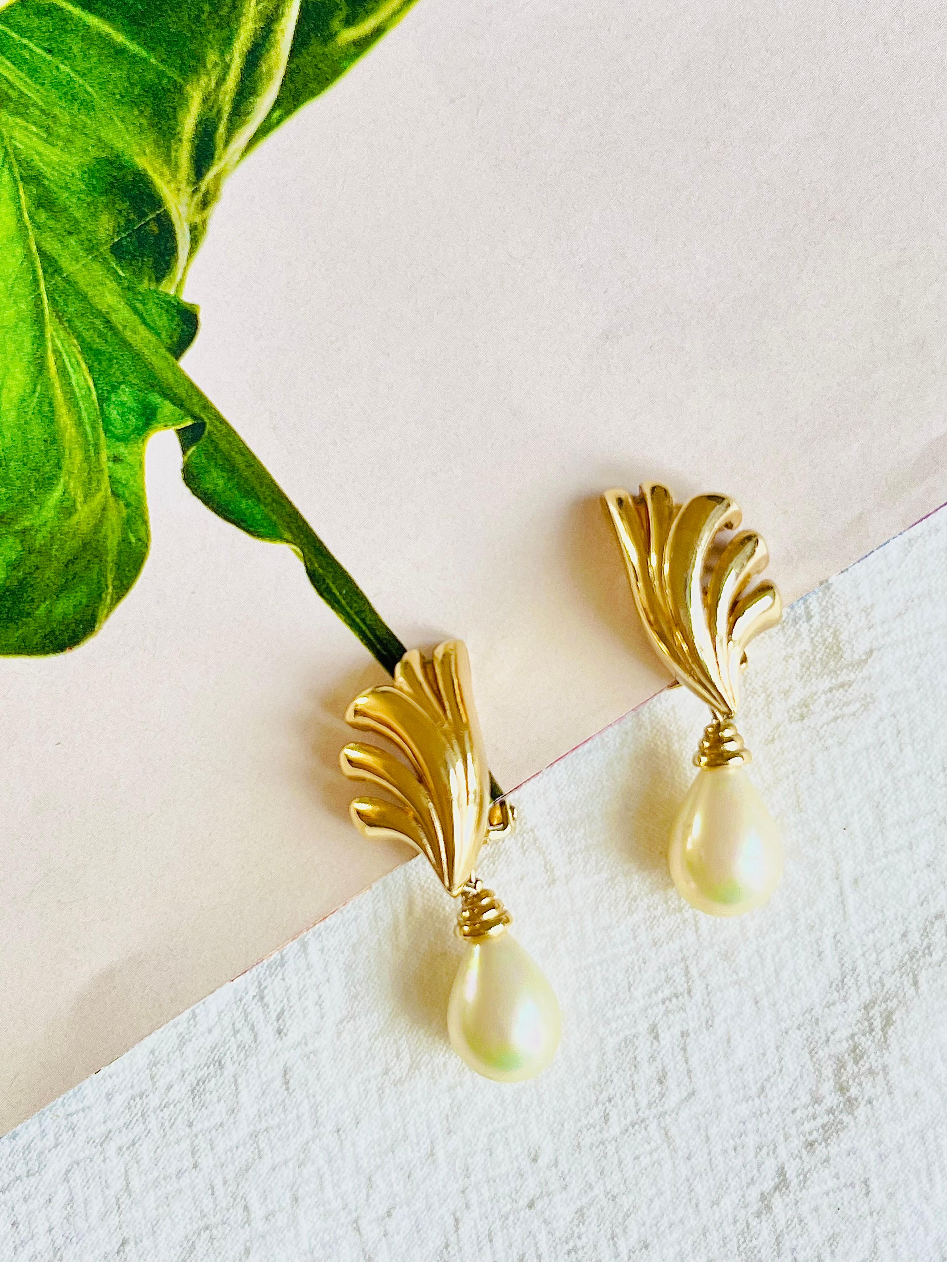 Christian Dior Vintage 1980s Water Tear Drop Pearl Fan Shell Gold Clip Earrings In Excellent Condition For Sale In Wokingham, England