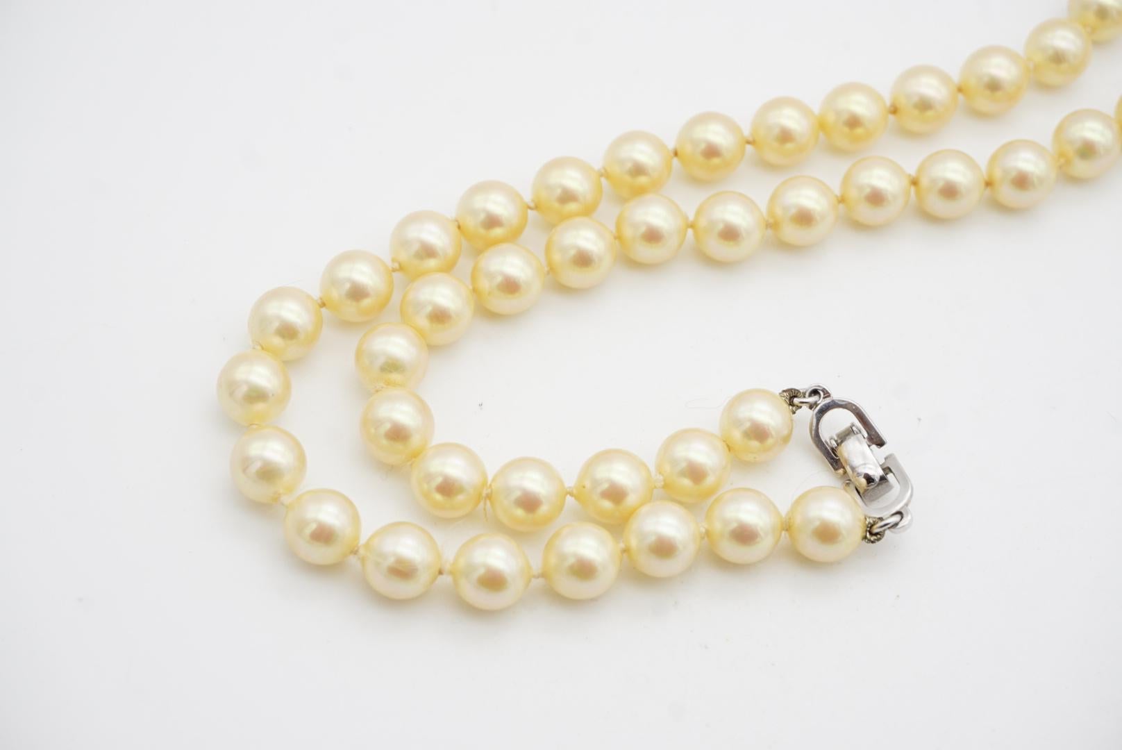 Christian Dior Vintage 1980s White Circle Round Beads Pearls Elegant Necklace For Sale 5