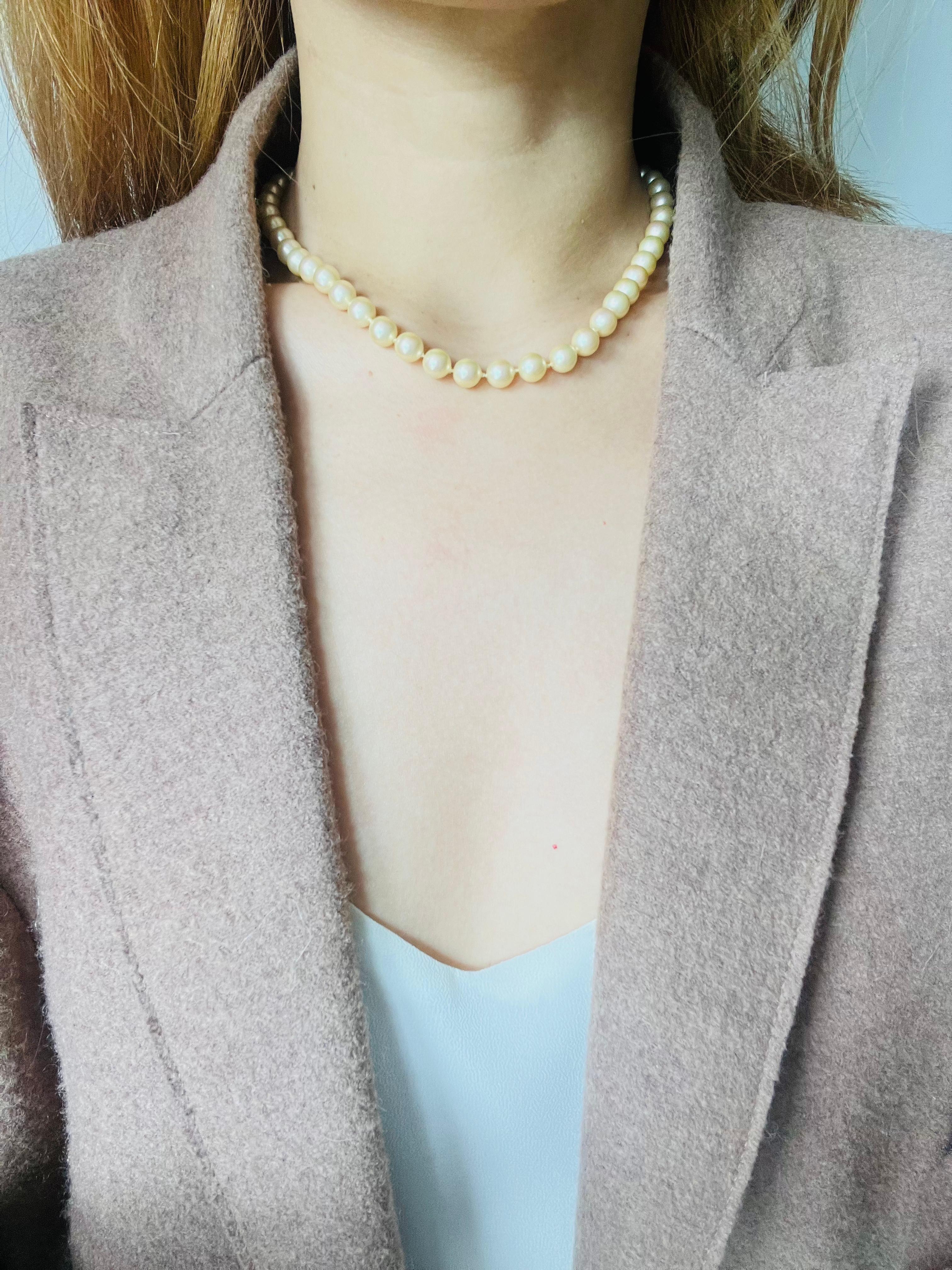 Christian Dior Vintage 1980s White Circle Round Beads Pearls Elegant Necklace For Sale 1