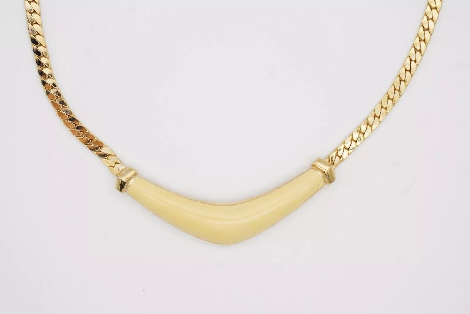 Christian Dior, collier pendentif vintage long en émail triangulaire blanc crème des années 1980 en vente 8