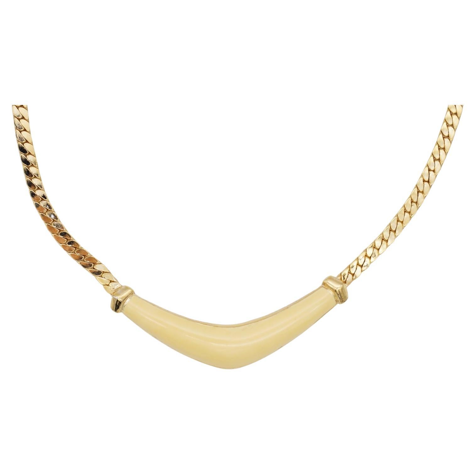Christian Dior Vintage 1980 Crème blanche Long pendentif triangle en émail Moderniste Elegant Collier, plaqué or

Très bon état. 100% authentique. Marqué 