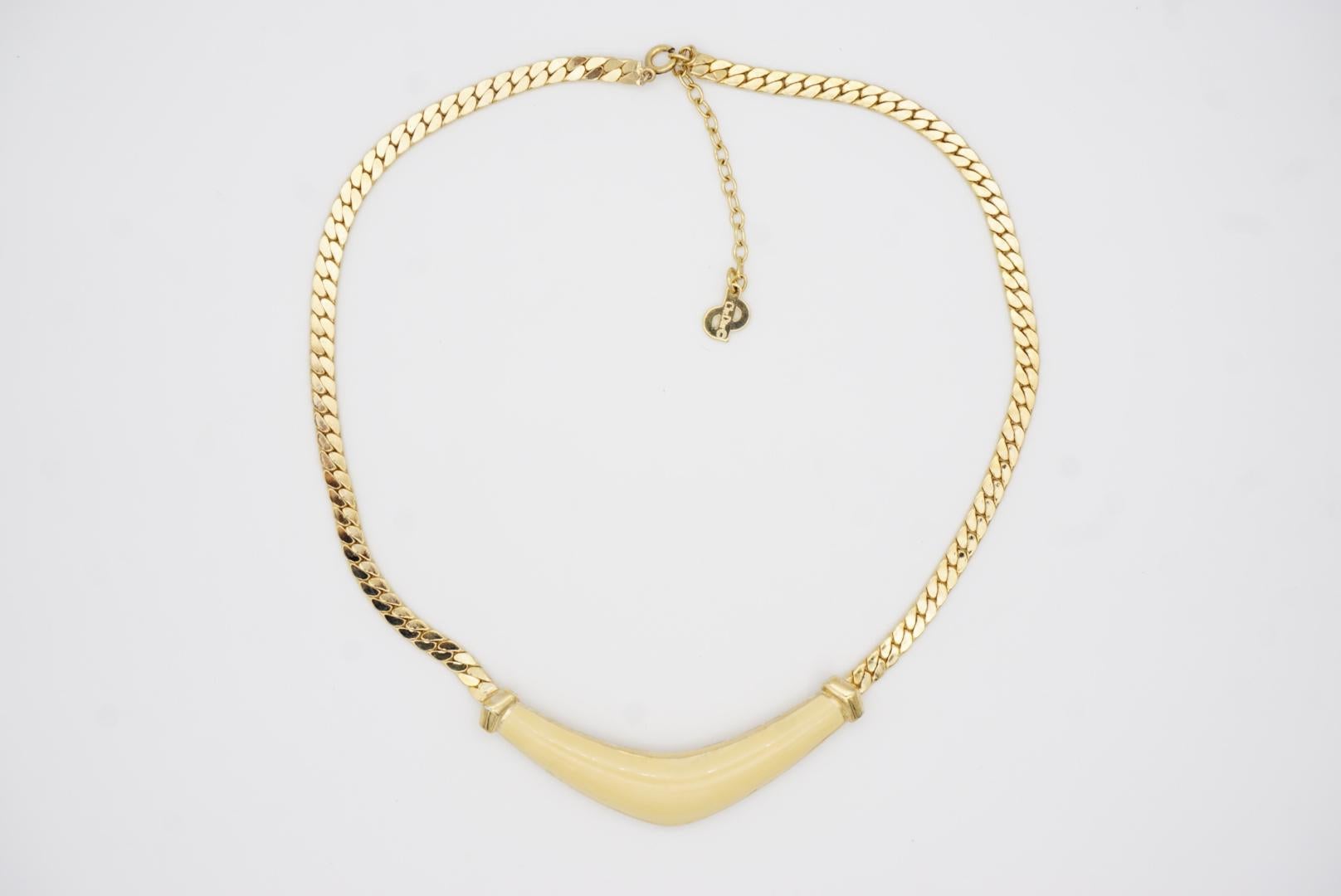 Christian Dior, collier pendentif vintage long en émail triangulaire blanc crème des années 1980 en vente 3