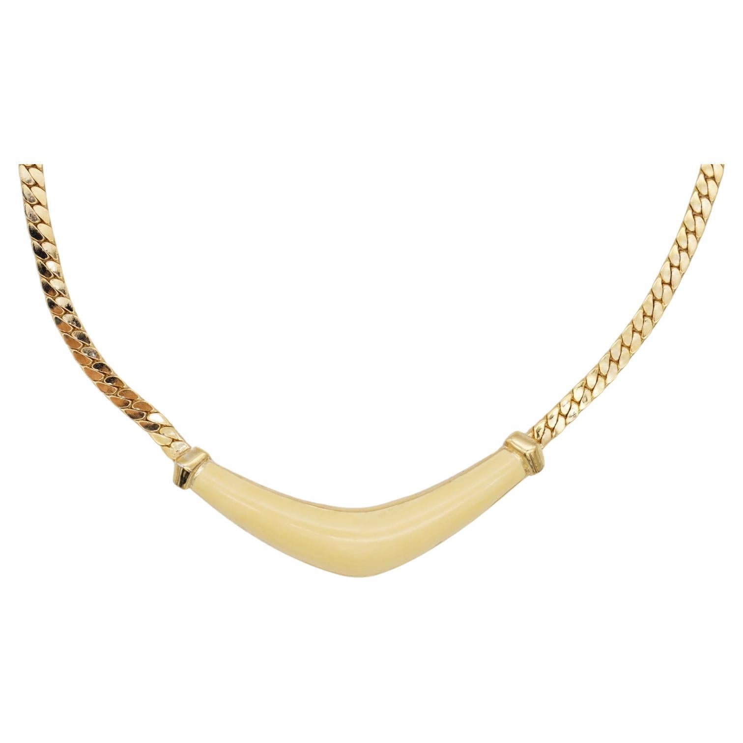 Christian Dior, collier pendentif vintage long en émail triangulaire blanc crème des années 1980 en vente