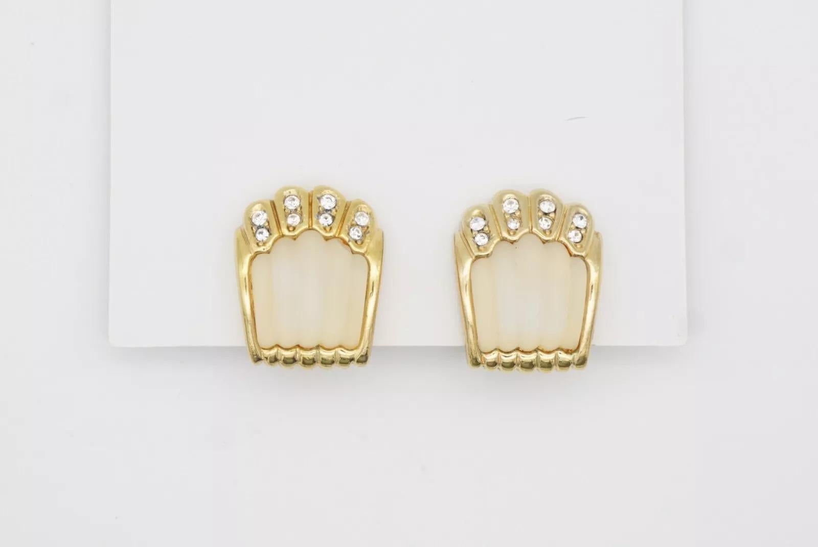 Christian Dior Vintage 1980s White Jelly Belly Shell Frost Crystals Earrings For Sale 3