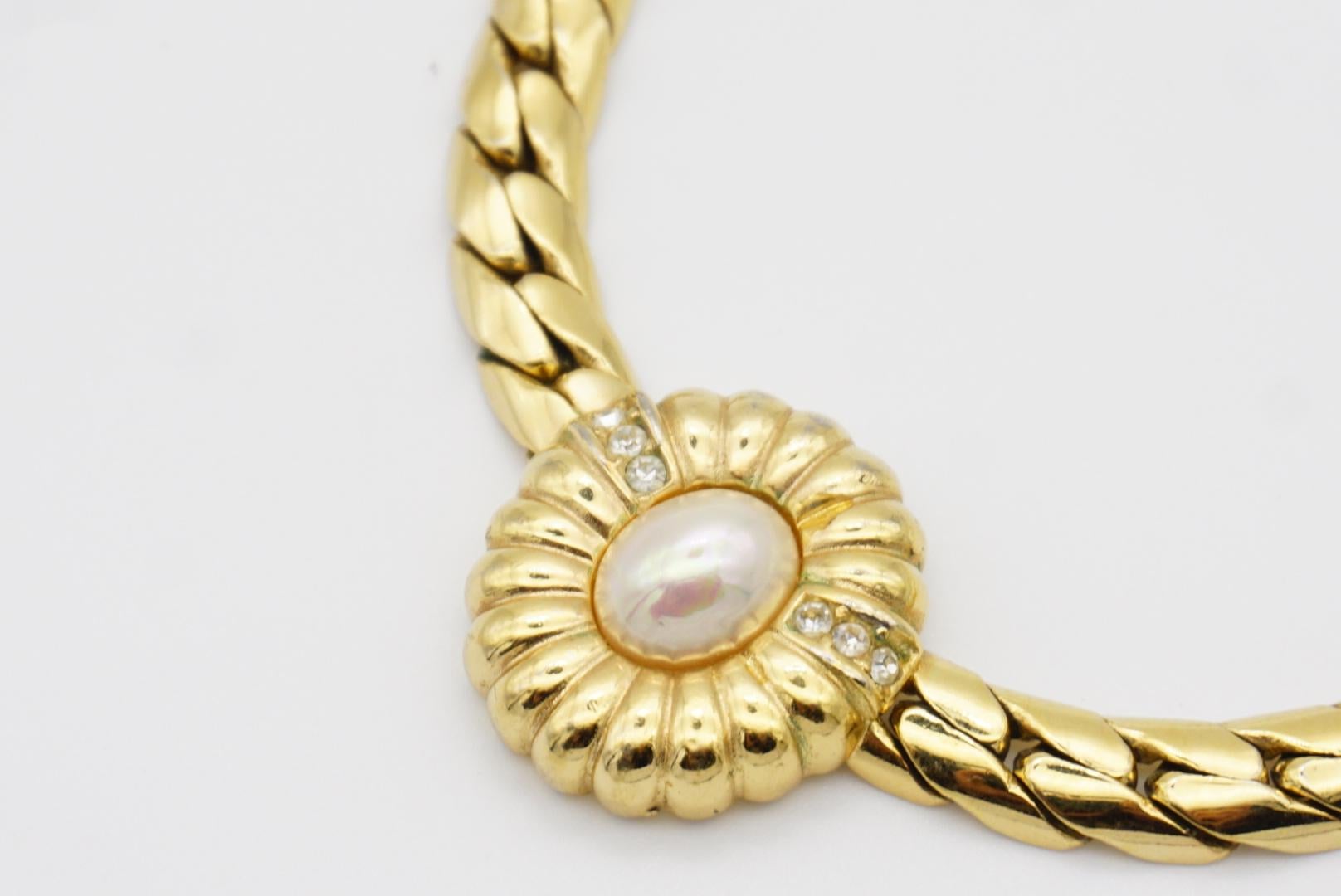 Christian Dior Vintage 1980s White Oval Flower Pearl Crystals Pendant Necklace For Sale 5