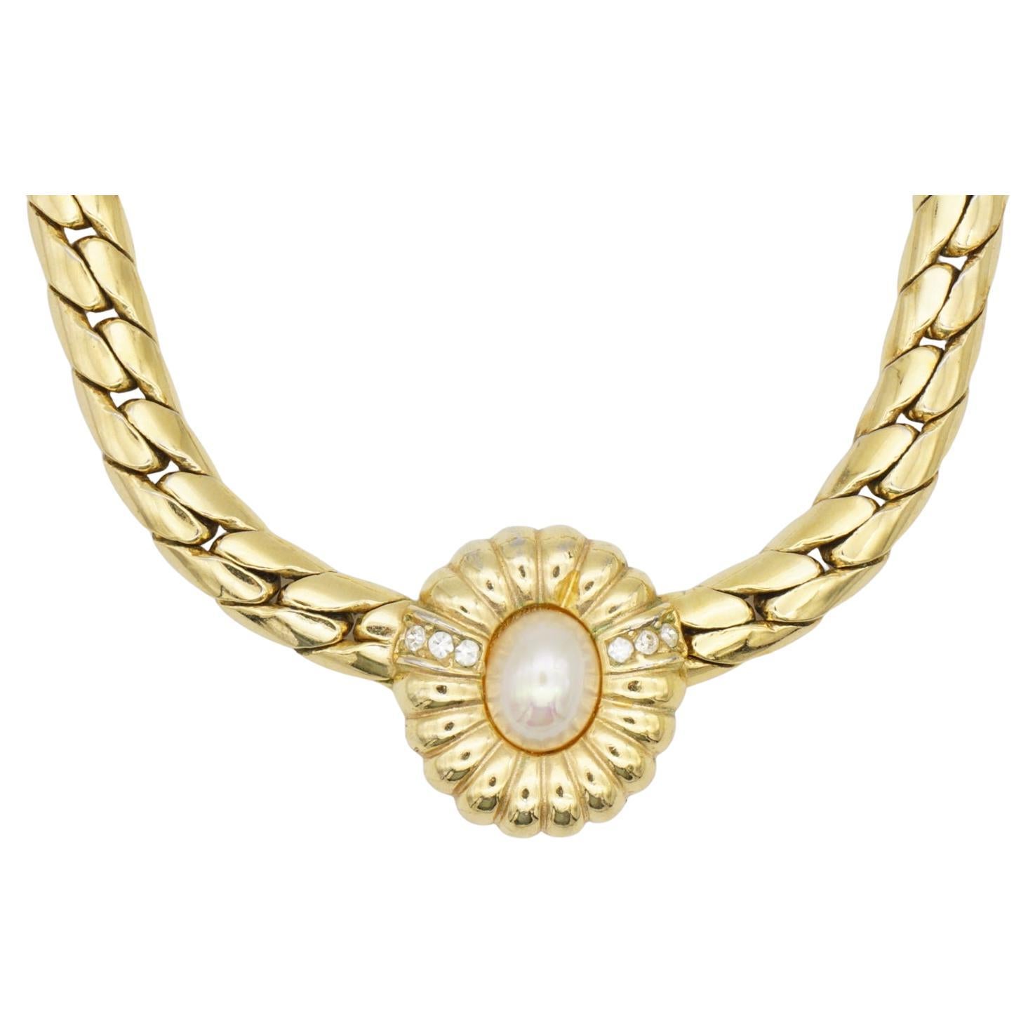 Christian Dior Vintage 1980s White Oval Flower Pearl Crystals Sunburst Pendant Necklace, Gold Plated

Very good condition. Light scratches or colour loss, barely noticeable. 

Rare to find. Marked 'Chr.Dior (C) '. 100% Genuine. 

It is around 50