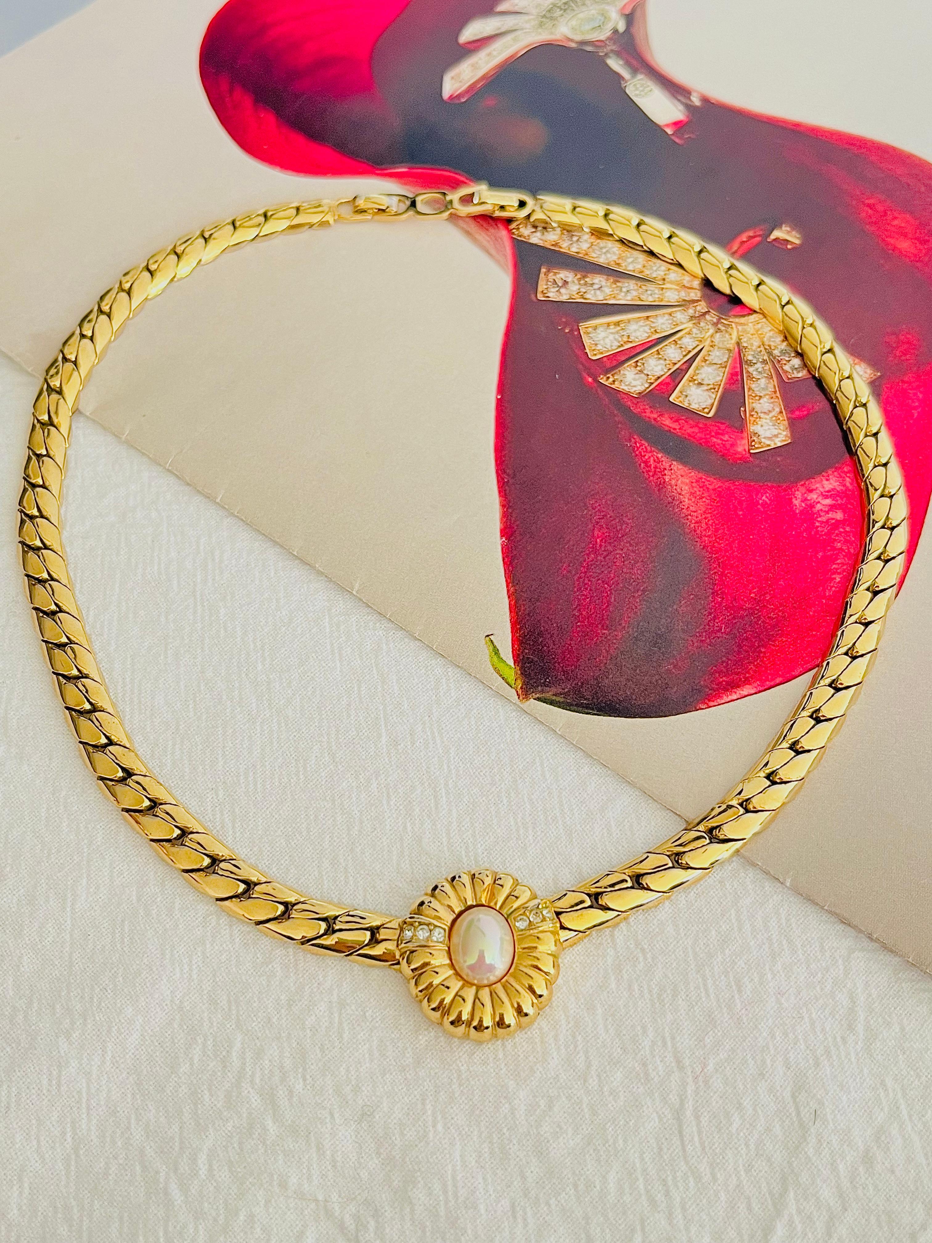 Christian Dior Vintage 1980s White Oval Flower Pearl Crystals Sunburst Necklace In Good Condition For Sale In Wokingham, England