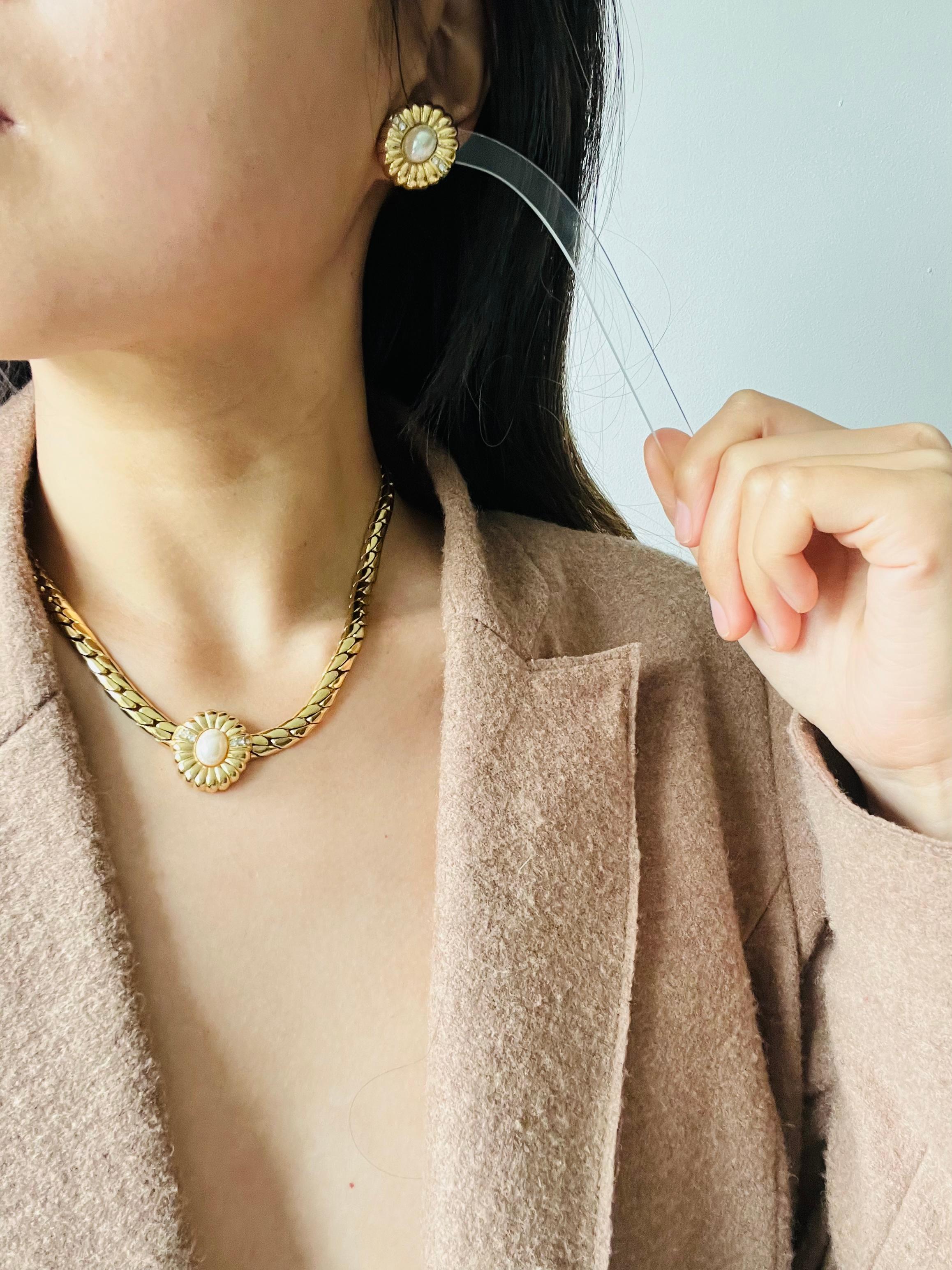 Christian Dior Vintage 1980s White Oval Flower Pearls Crystals Shell 2 Set Gold For Sale 3