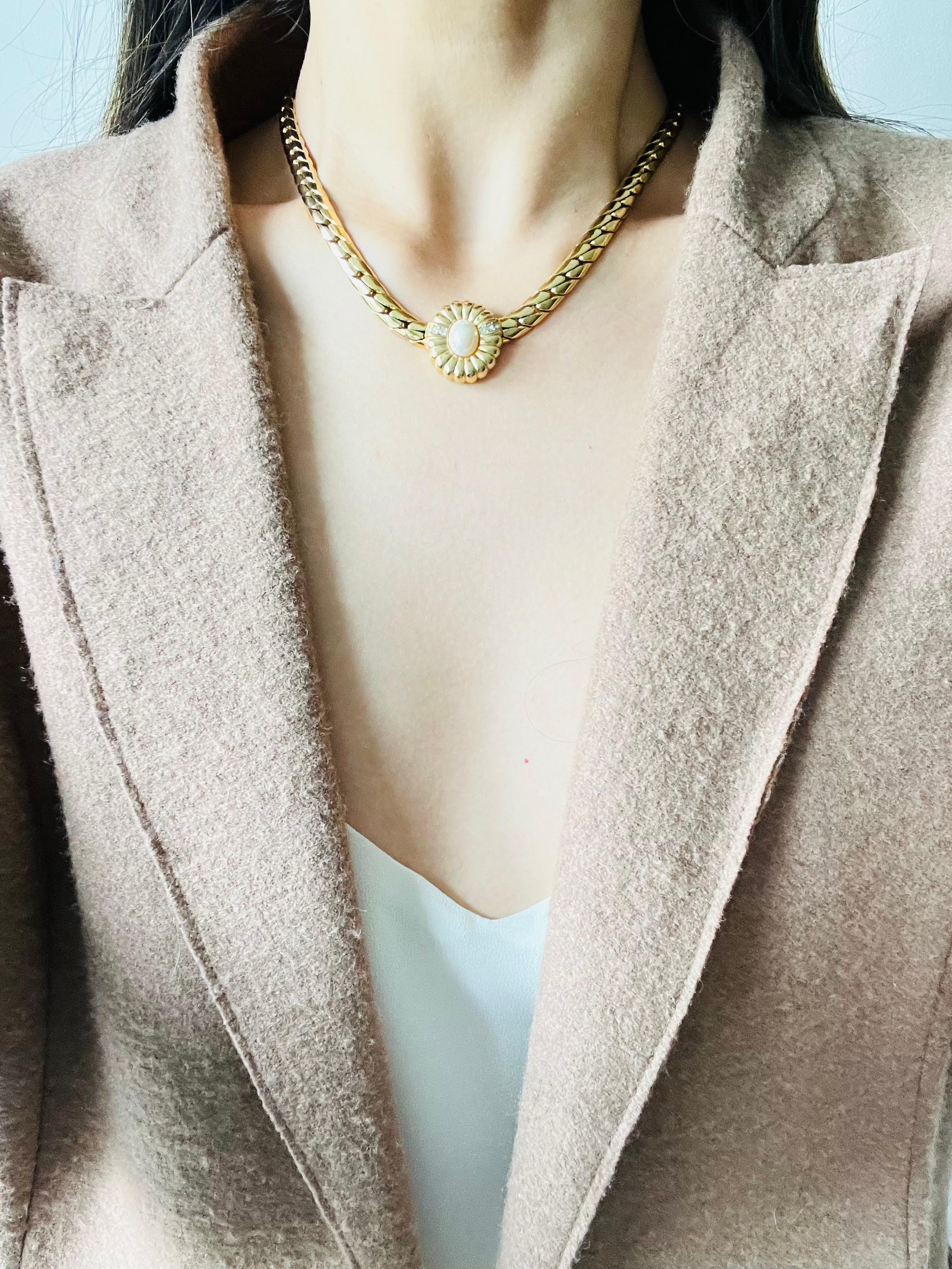 Christian Dior Vintage 1980s White Oval Flower Pearls Crystals Shell 2 Set Gold For Sale 4