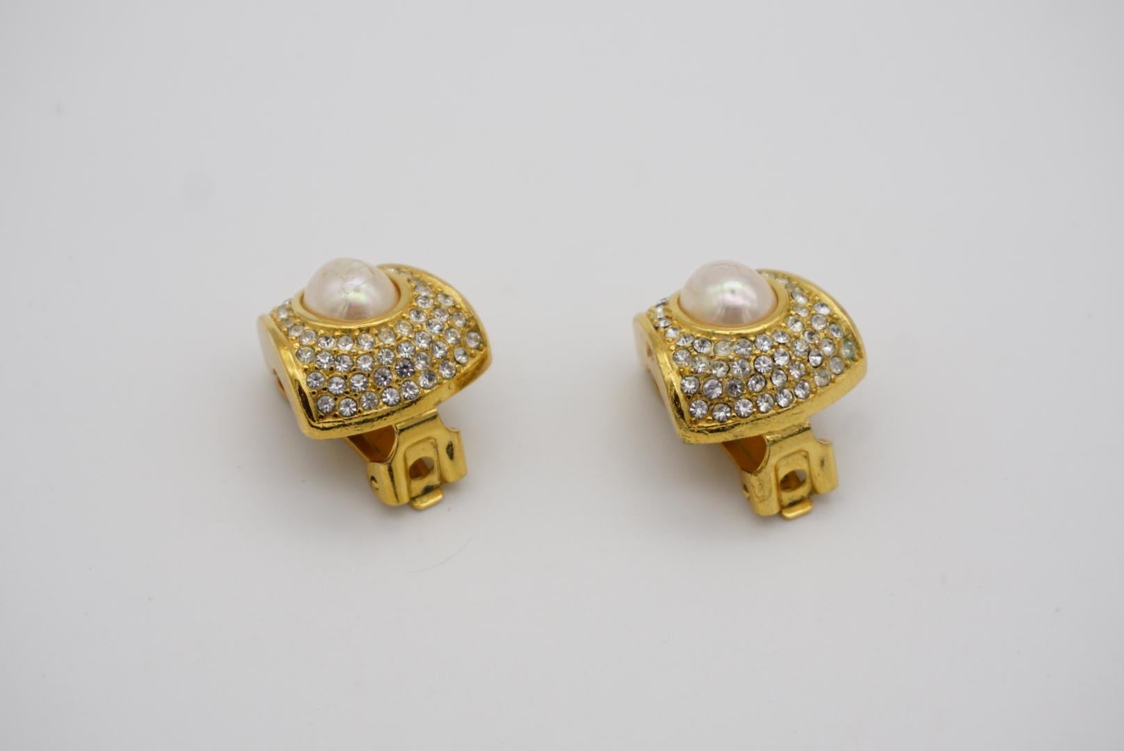 Christian Dior Vintage 1980s White Oval Pearl Crystals Fan Gold Clip Earrings For Sale 3