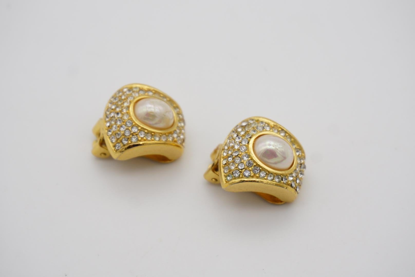 Christian Dior Vintage 1980s White Oval Pearl Crystals Fan Gold Clip Earrings For Sale 4