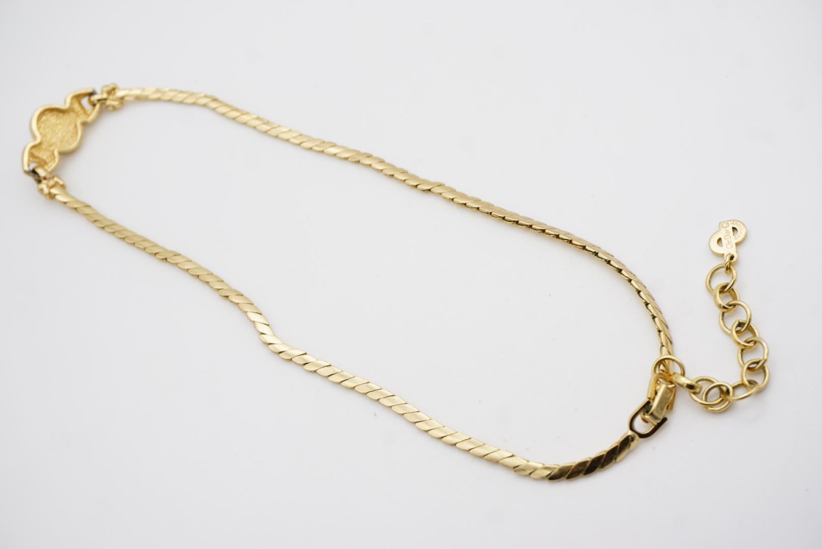 Christian Dior Vintage anni '80 Collana con ciondolo ovale di perle bianche e cristalli collegati in vendita 8