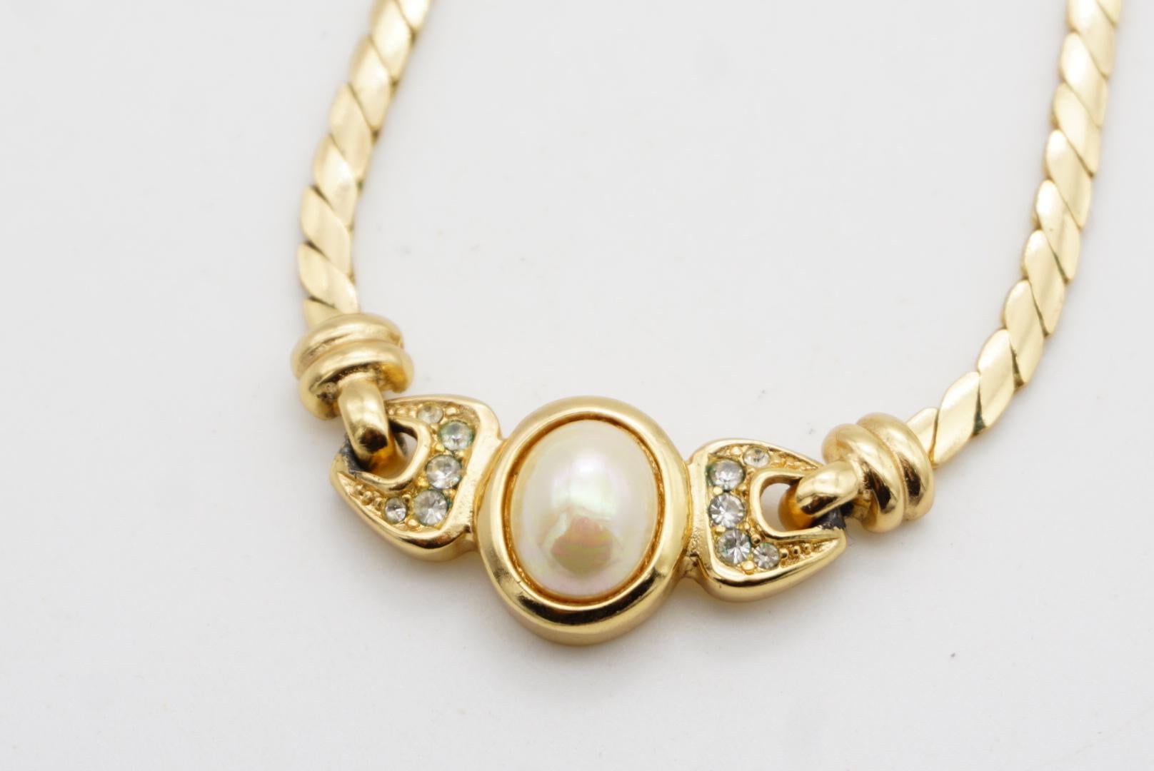 Christian Dior Vintage anni '80 Collana con ciondolo ovale di perle bianche e cristalli collegati in vendita 4