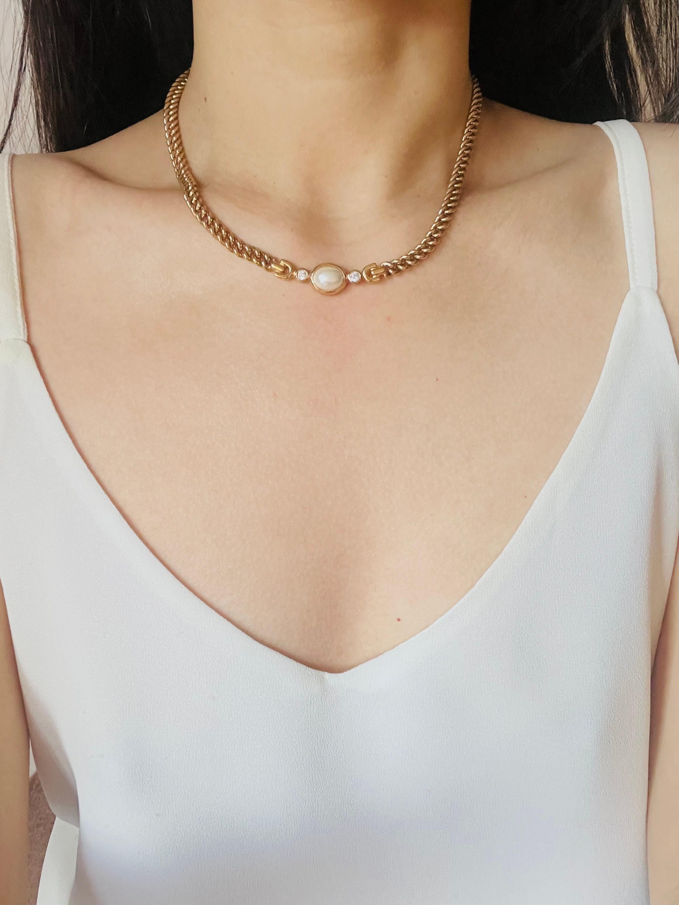 Christian Dior Vintage 1980s White Oval Pearl Double Crystals Pendant Necklace For Sale 1