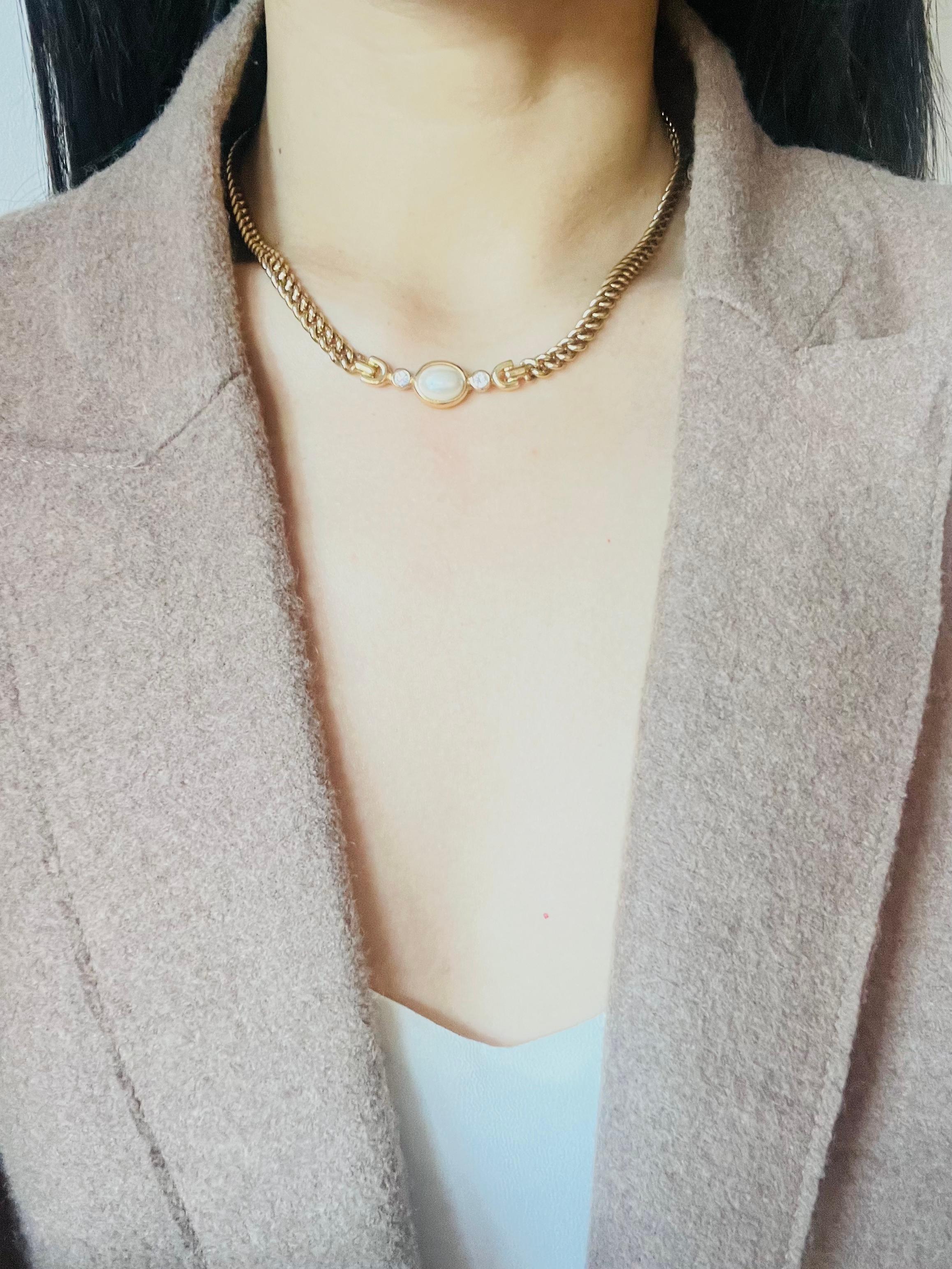 Christian Dior Vintage 1980s White Oval Pearl Double Crystals Pendant Necklace For Sale 2