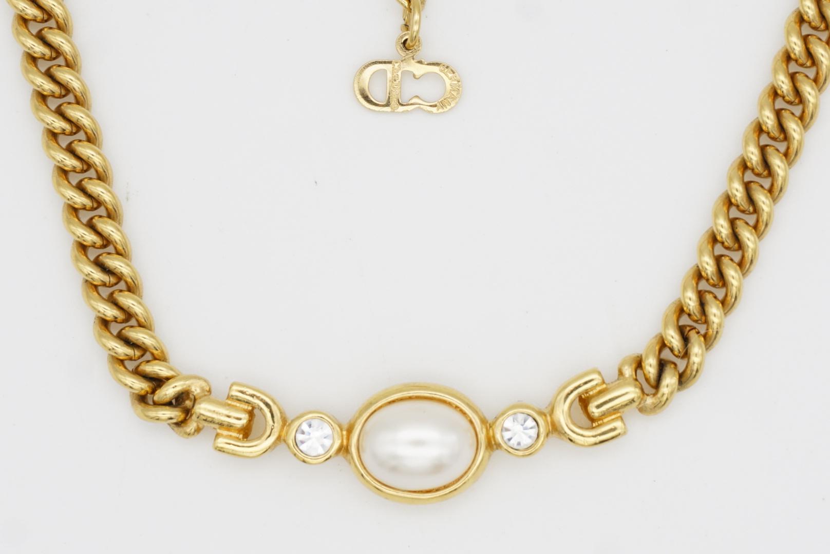Christian Dior Vintage 1980s White Oval Pearl Double Crystals Pendant Necklace For Sale 3