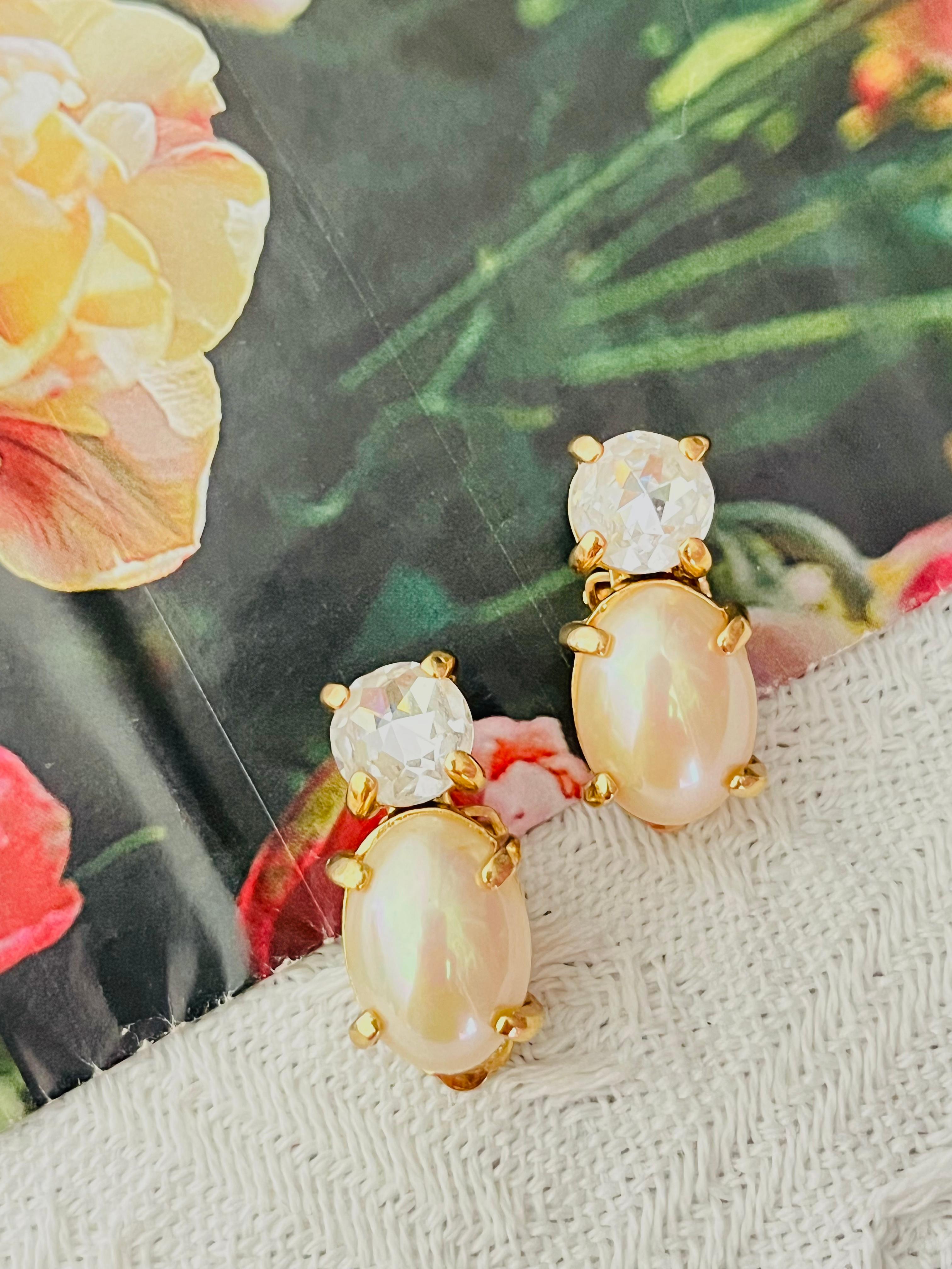 Christian Dior Vintage Años 80 Perla Ovalada Blanca Pendientes Colgantes Círculo Cristal Brillante Elegantes Pendientes Modernistas de Clip, Tono Dorado

Muy buen estado. Quizá ligeros arañazos o pérdida de color, apenas perceptibles. 100%