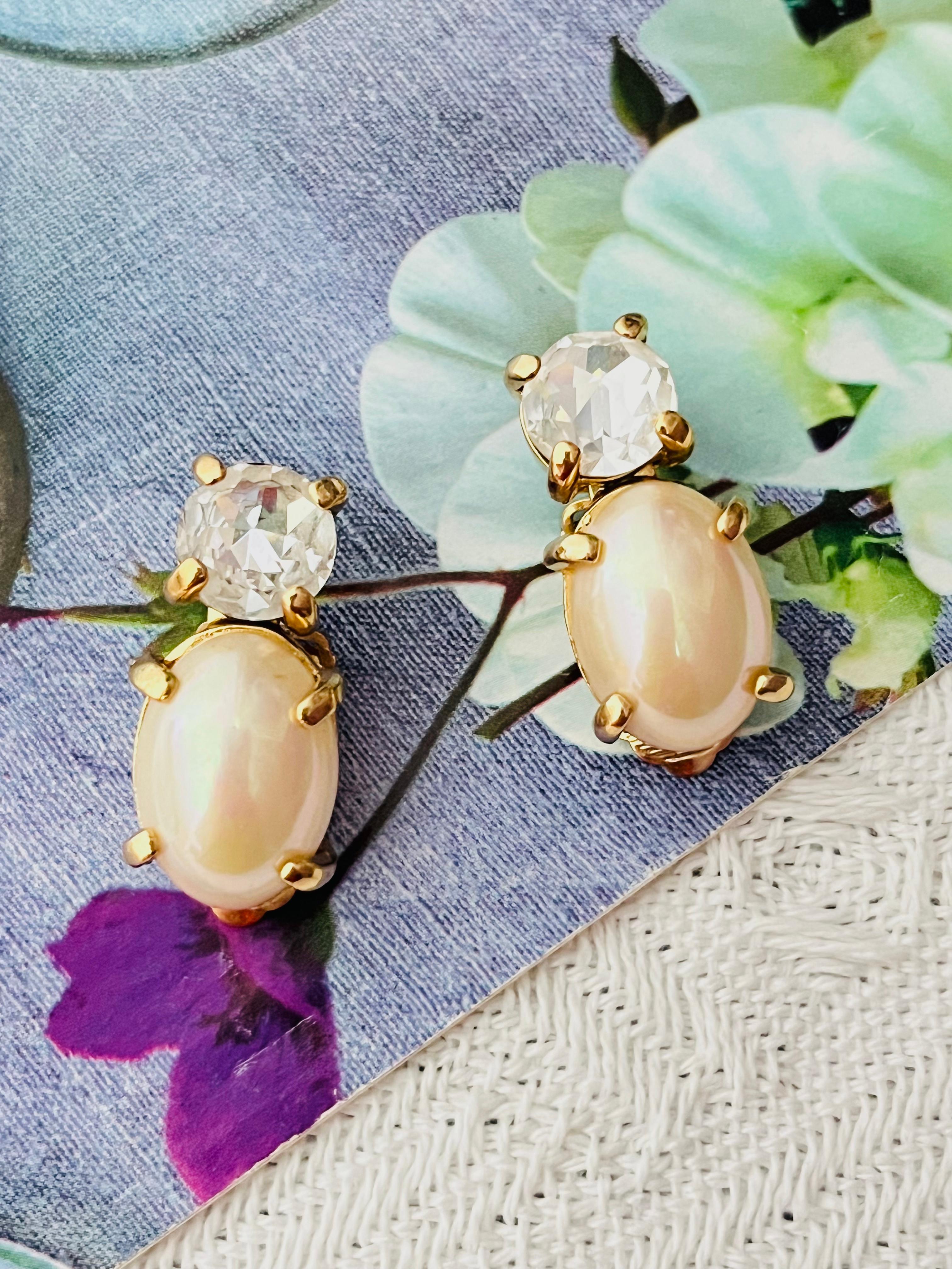 Femenino o masculino Christian Dior Vintage Años 80 Pendientes de clip de cristal con gota de perla ovalada blanca y círculo en venta