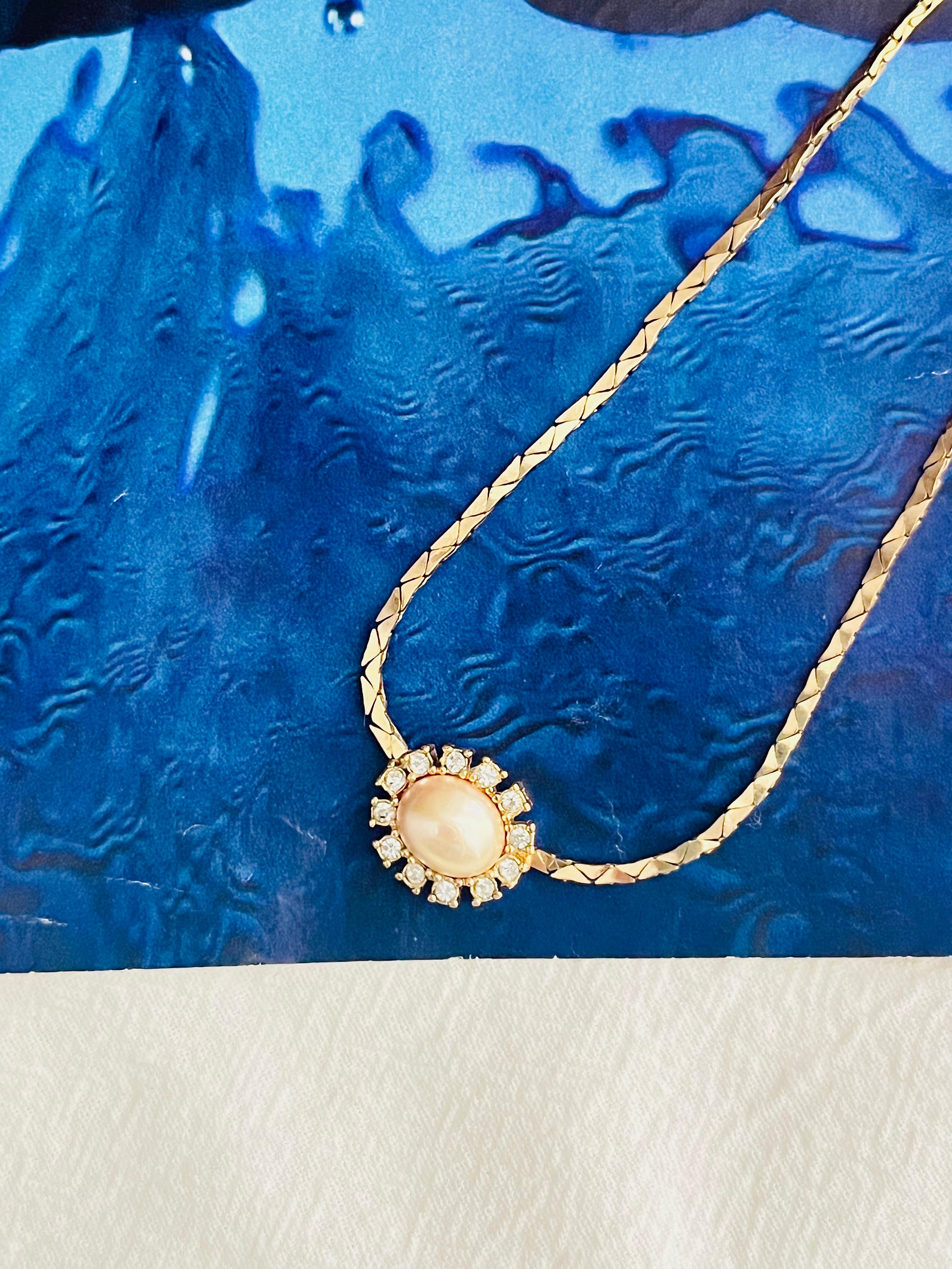 Women's or Men's Christian Dior Vintage 1980s White Oval Pearl Shining Crystals Pendant Necklace For Sale