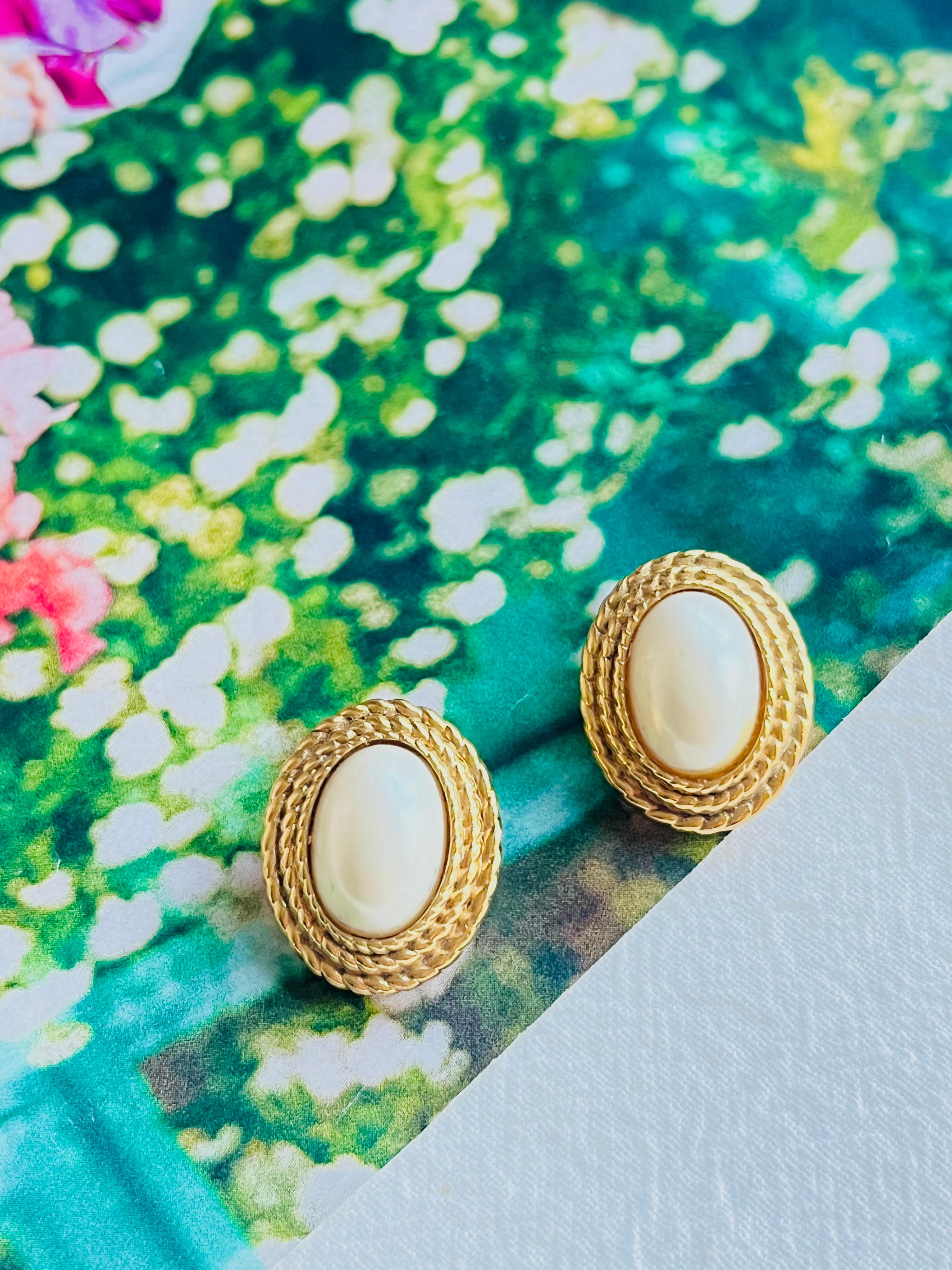 Christian Dior Vintage 1980s White Oval Pearl Triple Layer Swirl Braid Earrings In Excellent Condition For Sale In Wokingham, England