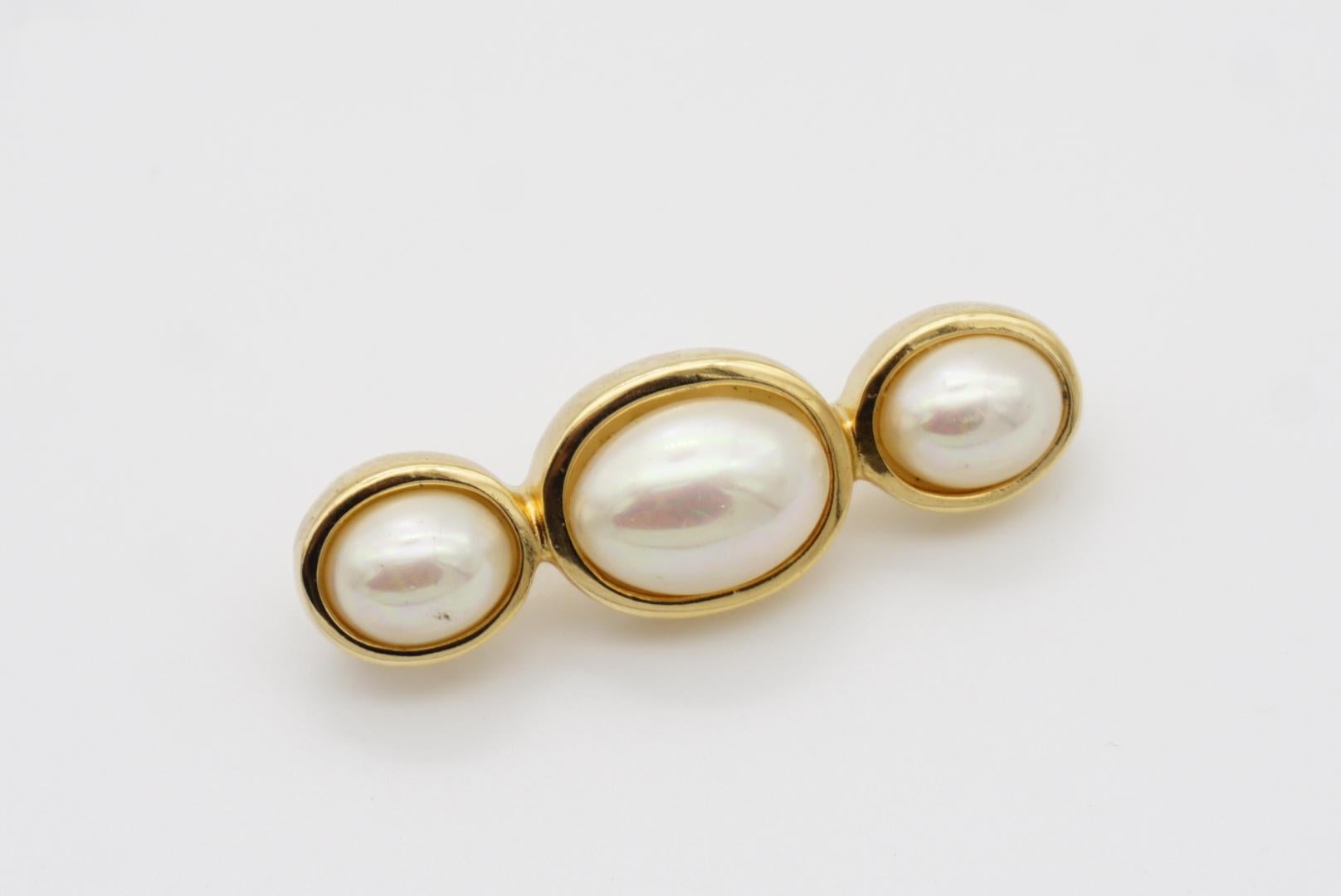 Christian Dior Vintage 1980s White Oval Trio Pearl Long Bar Elegant Gold Brooch For Sale 5