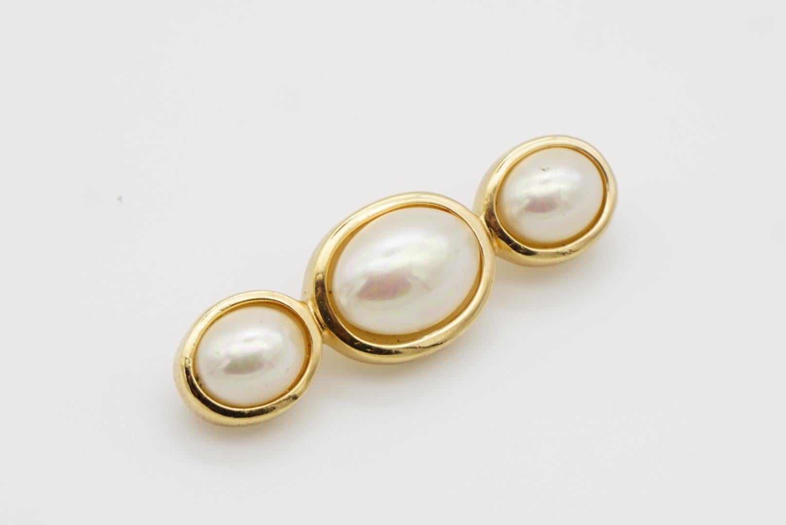 Christian Dior Vintage 1980s White Oval Trio Pearl Long Bar Elegant Gold Brooch 4